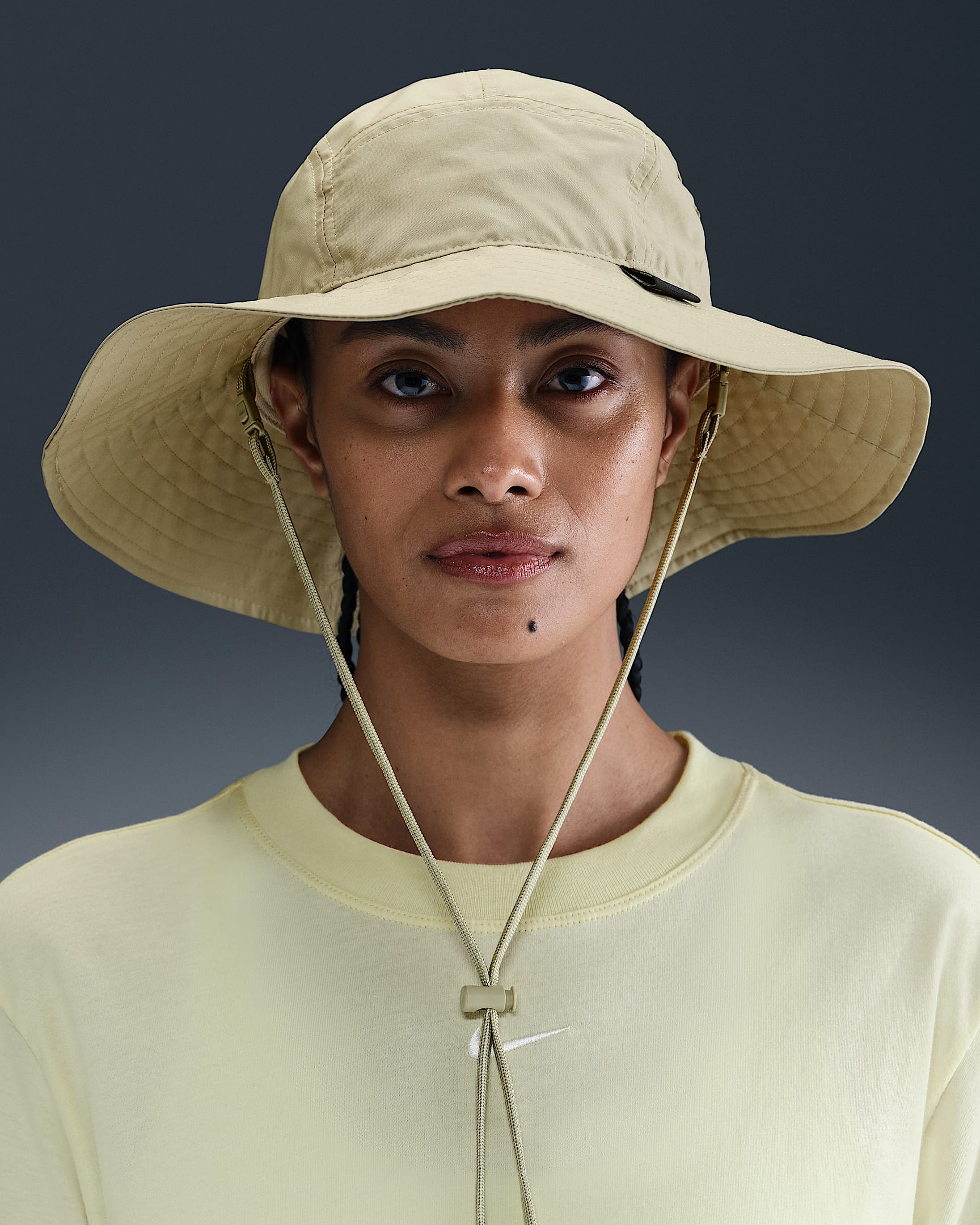 Nike Apex 宽版帽檐渔夫运动帽 - 沙漠卡其