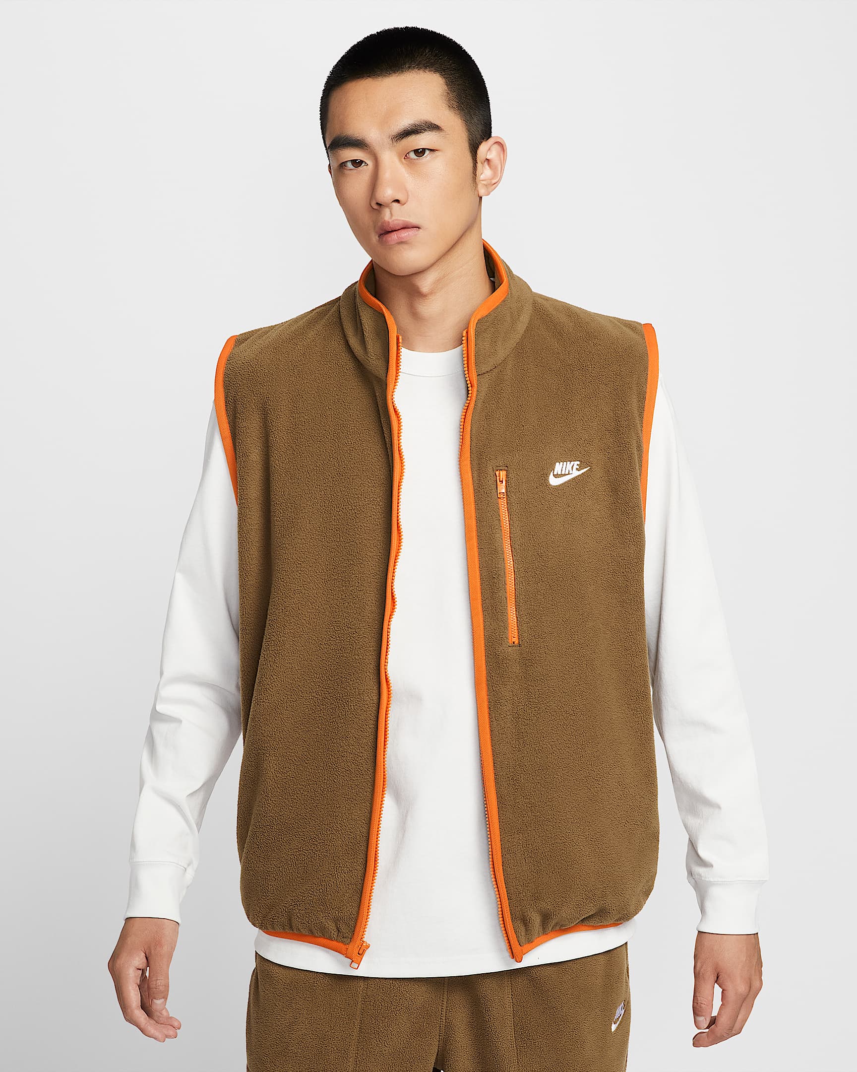 Nike Sportswear Club 男子冬季款摇粒绒马甲 - 苔木棕色/篝火橙/白色