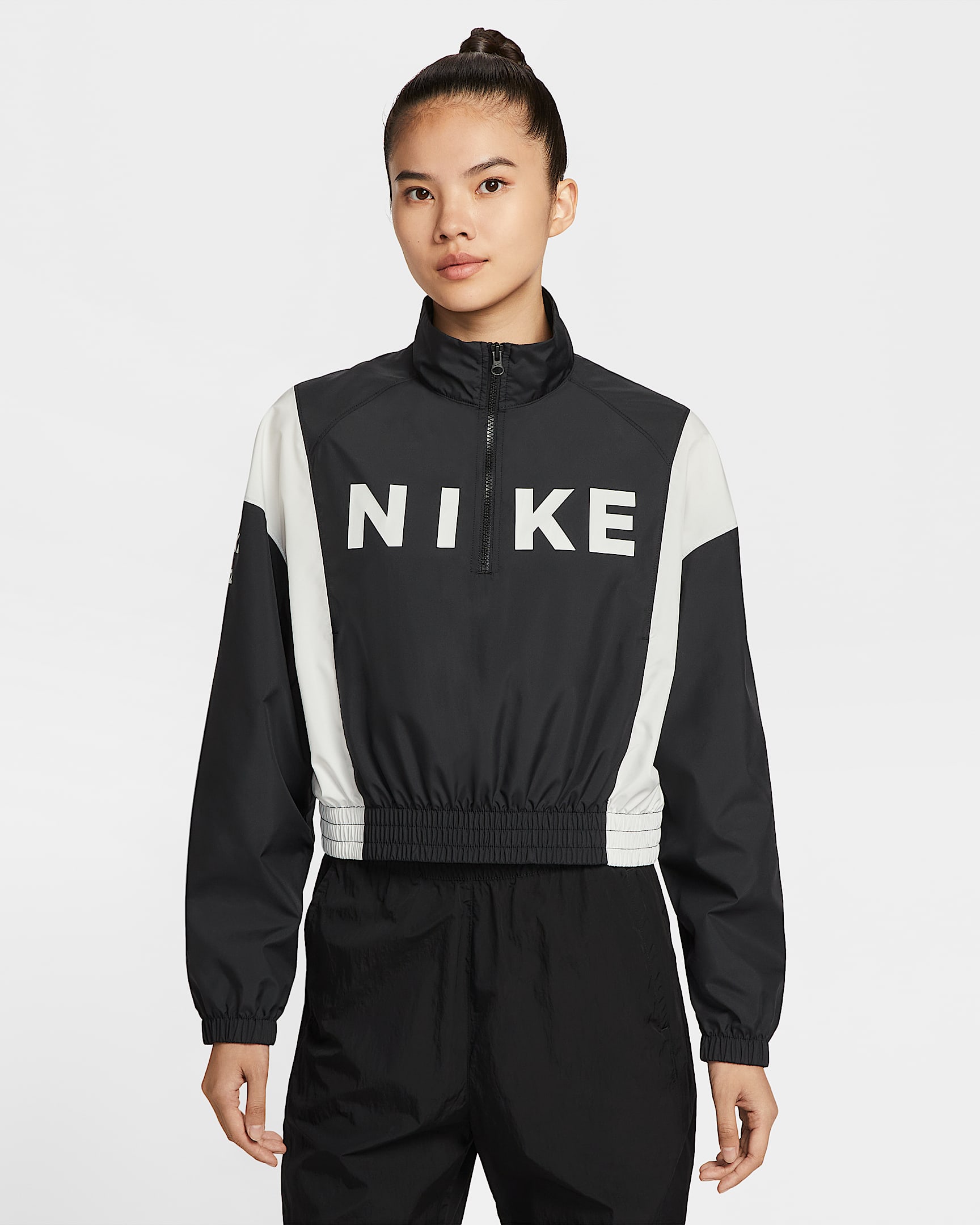 Nike Sportswear 女子梭织轻便型上衣 - 黑/黑/帆白