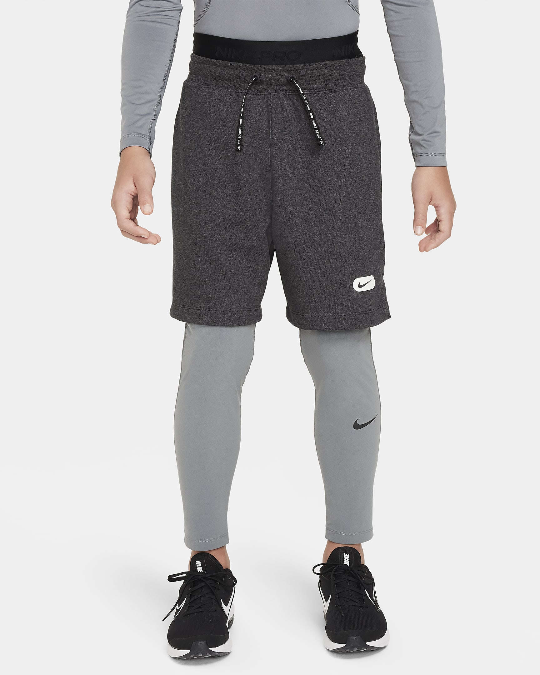 Nike Pro Dri-FIT 大童（男孩）速干训练紧身裤 - 烟灰/烟灰/黑