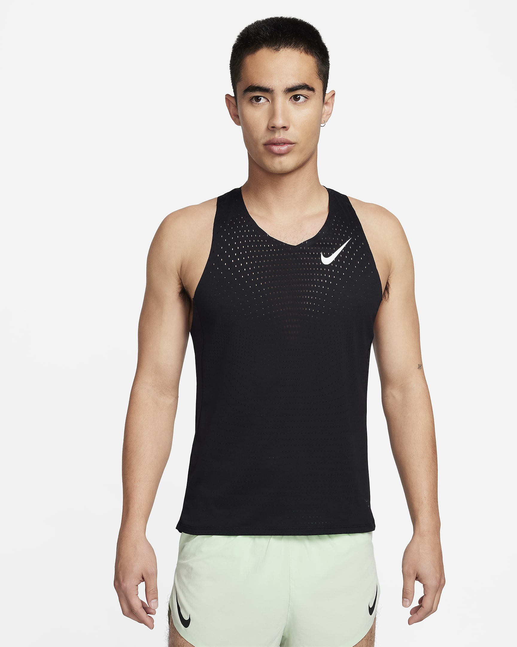 Nike AeroSwift Dri-FIT ADV 男子速干跑步背心 - 黑/山峰白