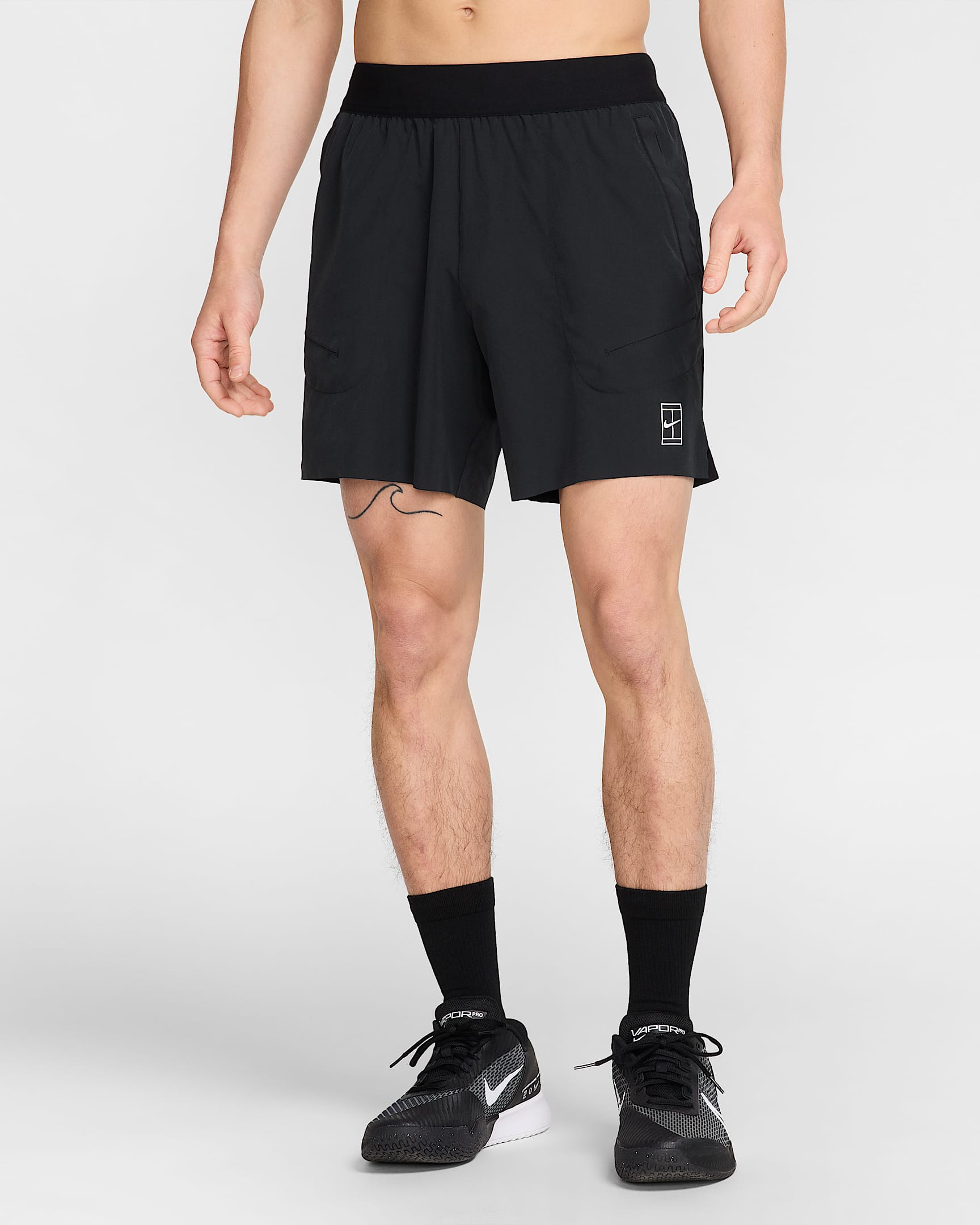 NikeCourt Advantage Dri-FIT 男子速干网球短裤 - 黑/白色