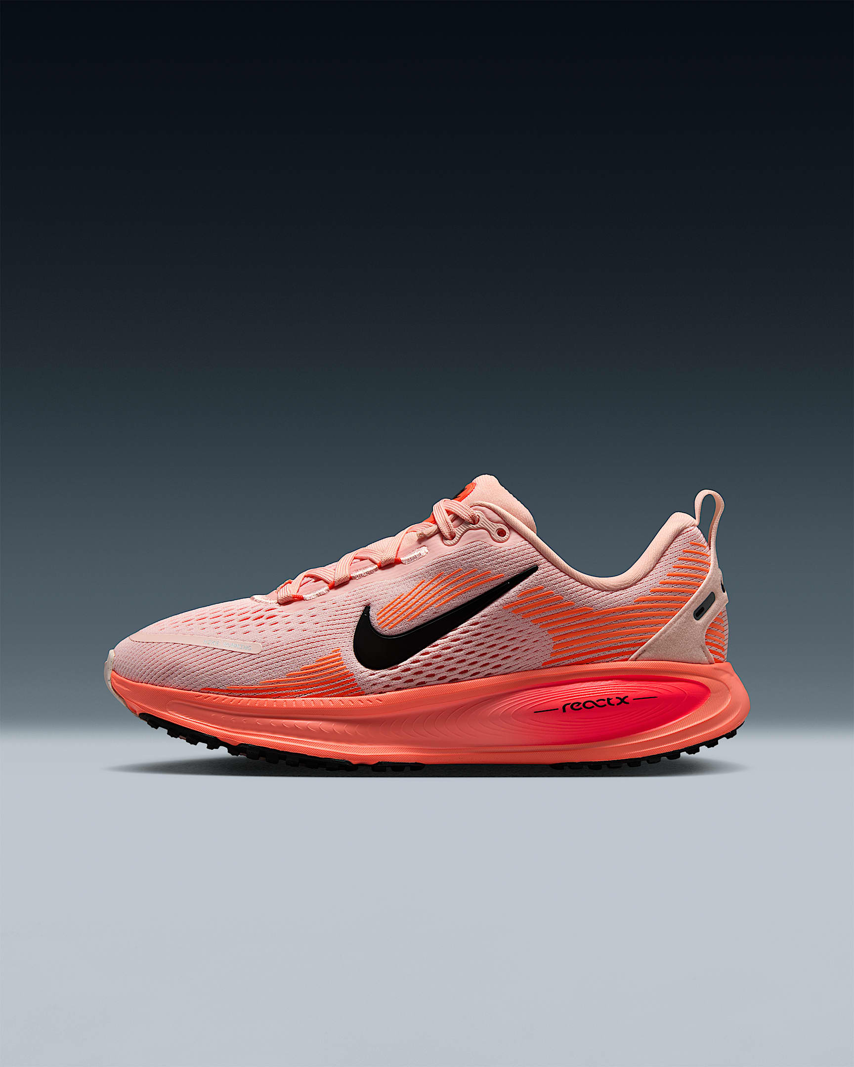 Nike Vomero 18 耐克小迈柔大童公路跑步鞋 - 回声粉/亮深红/狂喜深红/黑