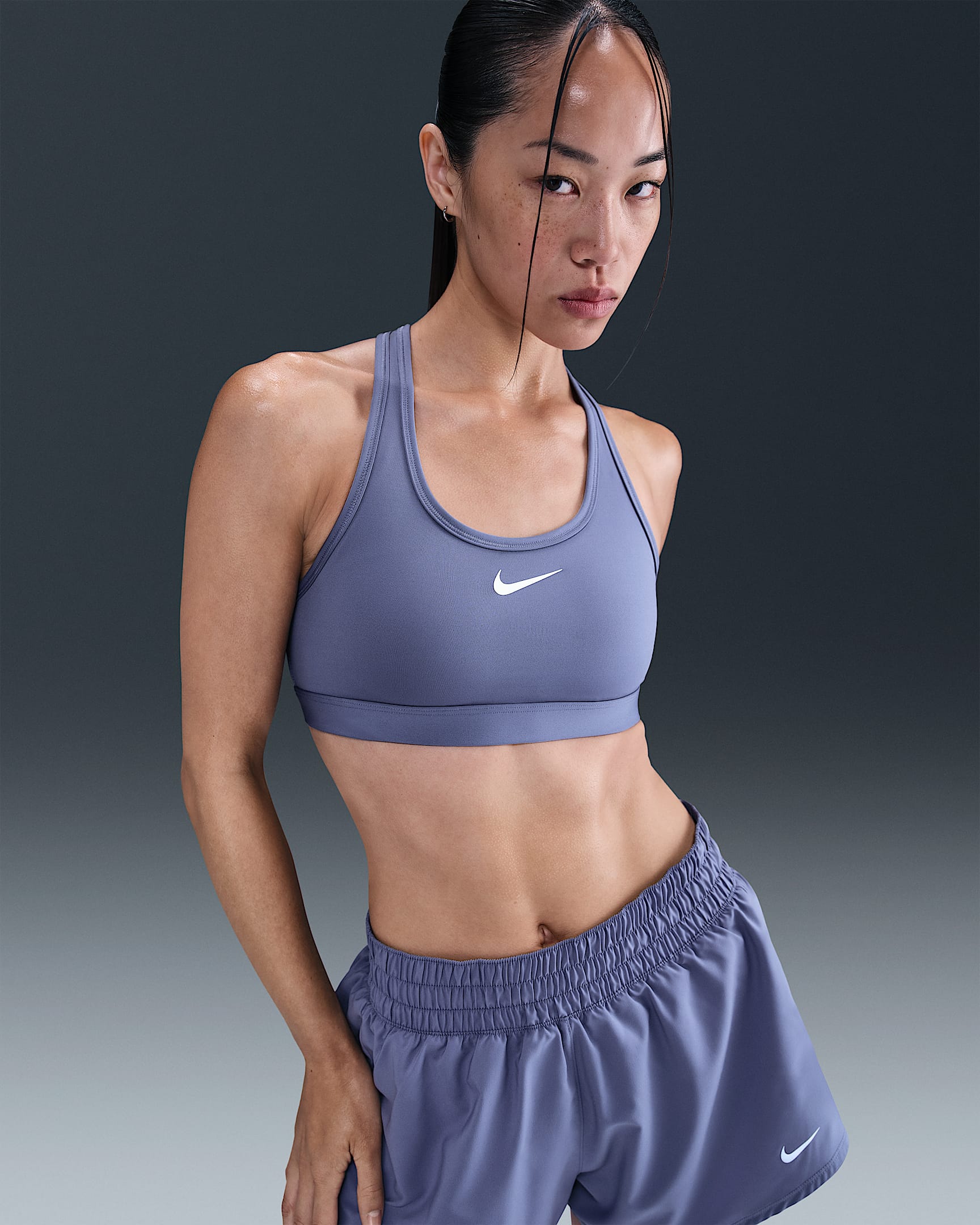 Nike Swoosh 郑钦文同款女子中强度支撑速干衬垫运动内衣 - 世界靛青/白色