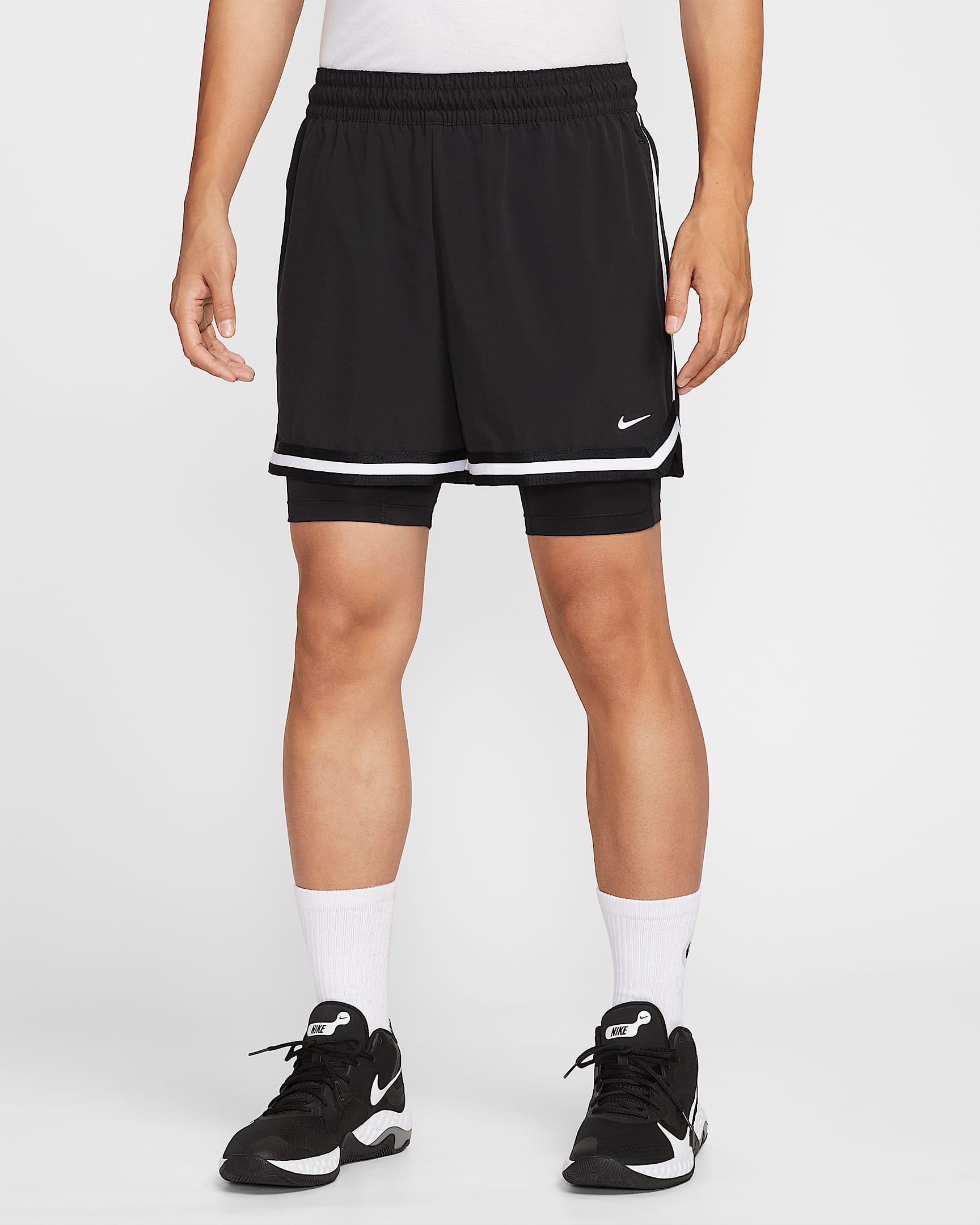 Nike DNA Dri-FIT 男子速干二合一篮球短裤 - 黑/白色