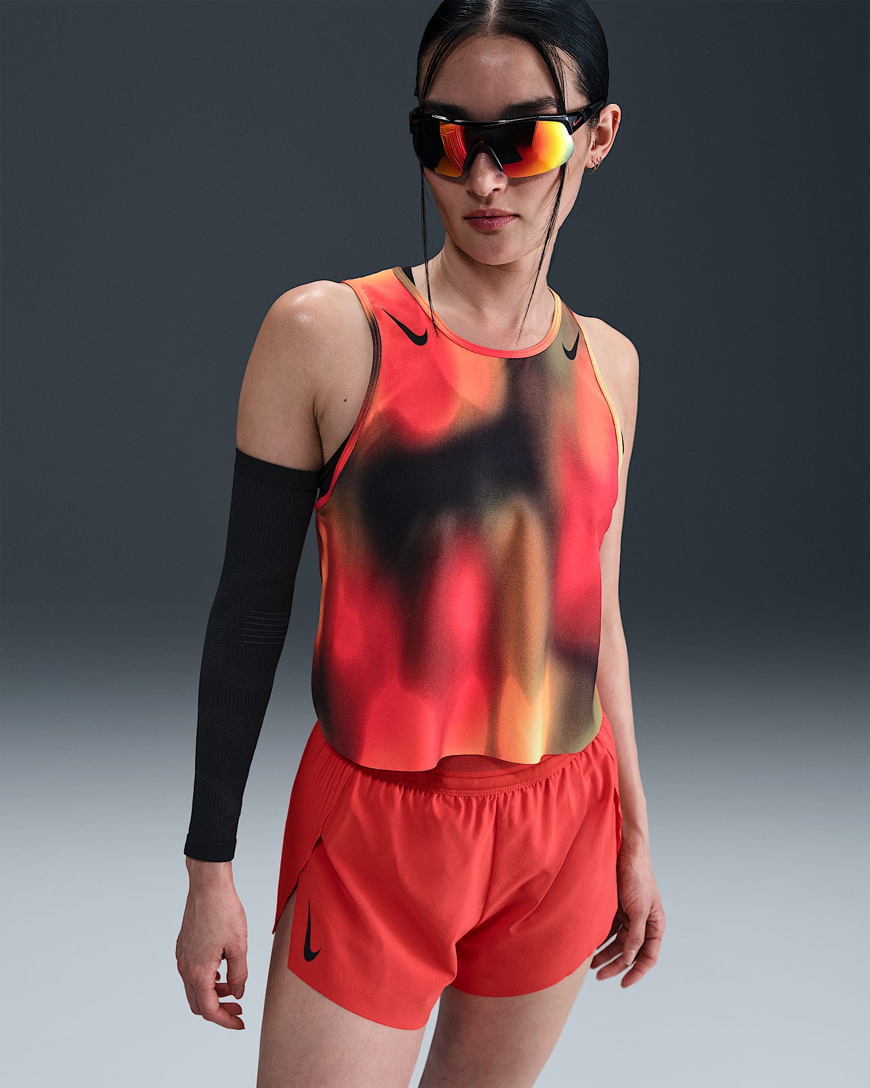 Nike AeroSwift Dri-FIT ADV 女子速干短款印花跑步背心 - 浅柠檬黄/黑