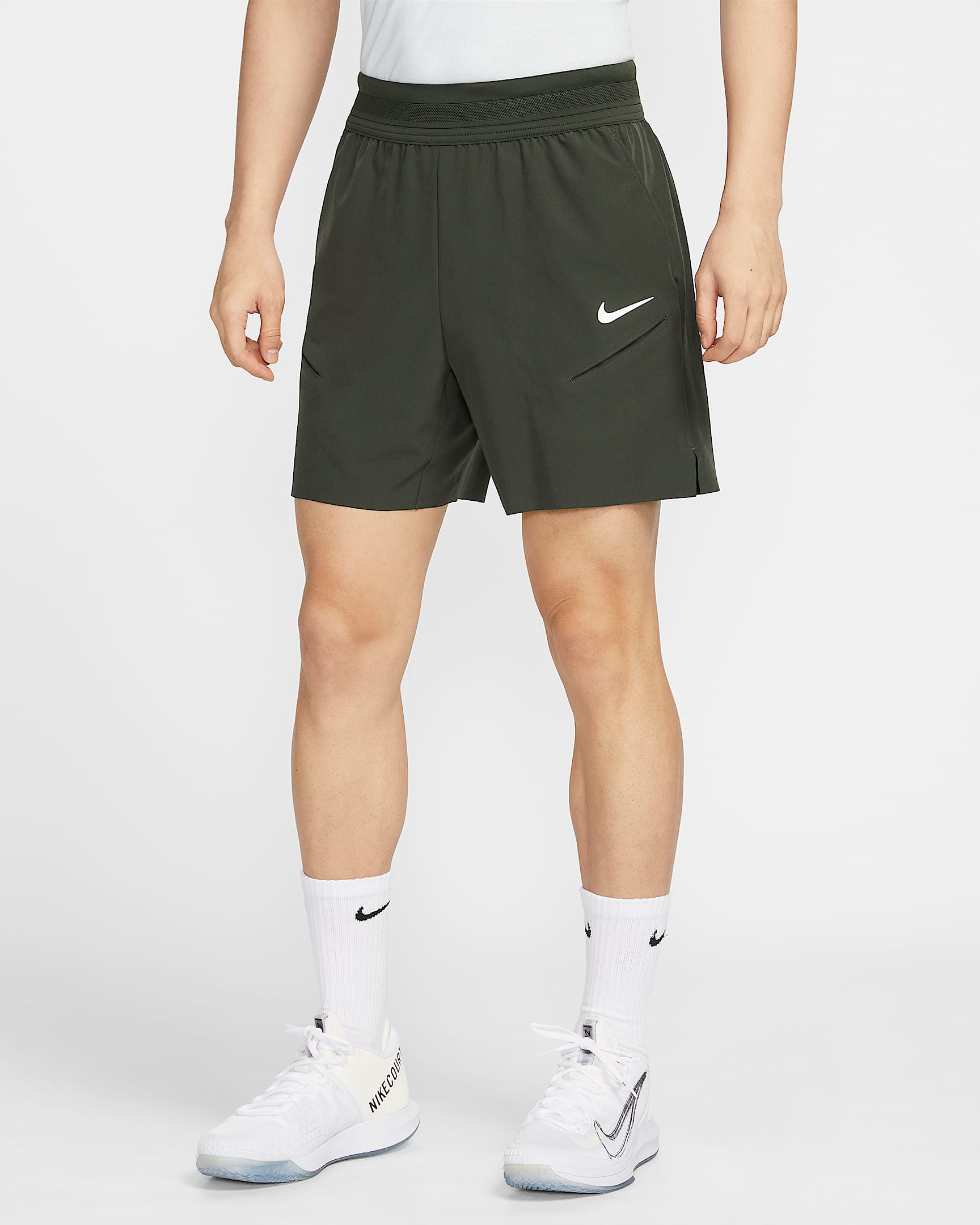 NikeCourt Slam Dri-FIT 男子速干网球短裤 - 红杉绿/白色