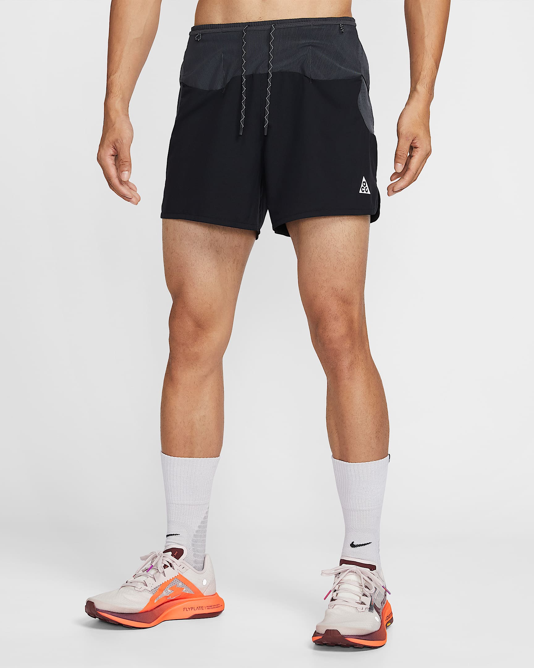 Nike ACG Dri-FIT ADV 男子速干短裤（含衬裤） - 黑/煤黑/山峰白