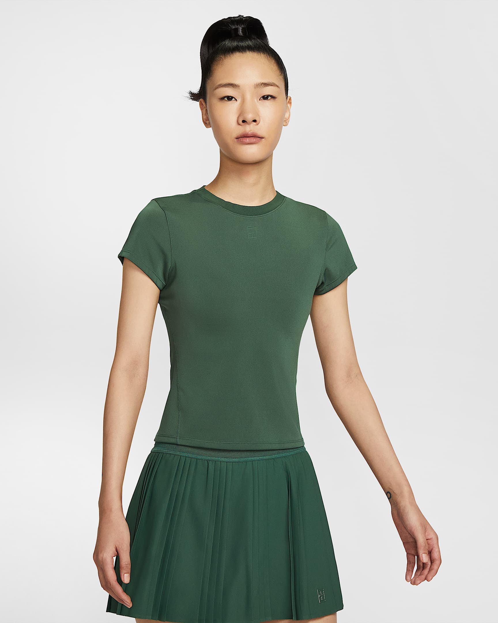 NikeCourt Advantage Dri-FIT 女子速干短袖网球上衣 - 冷杉绿/冷杉绿