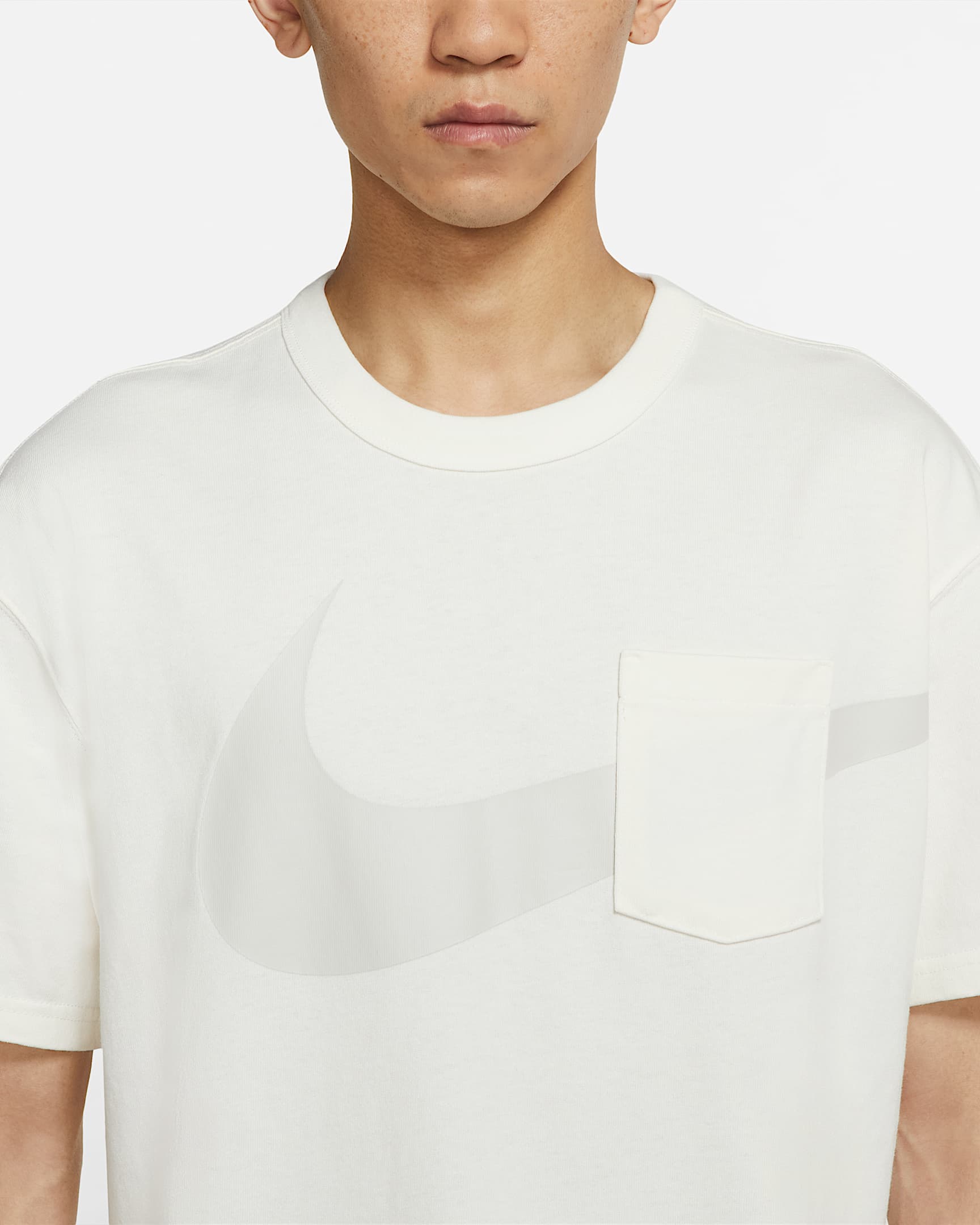 Nike Sportswear Swoosh 男子口袋T恤 - 帆白