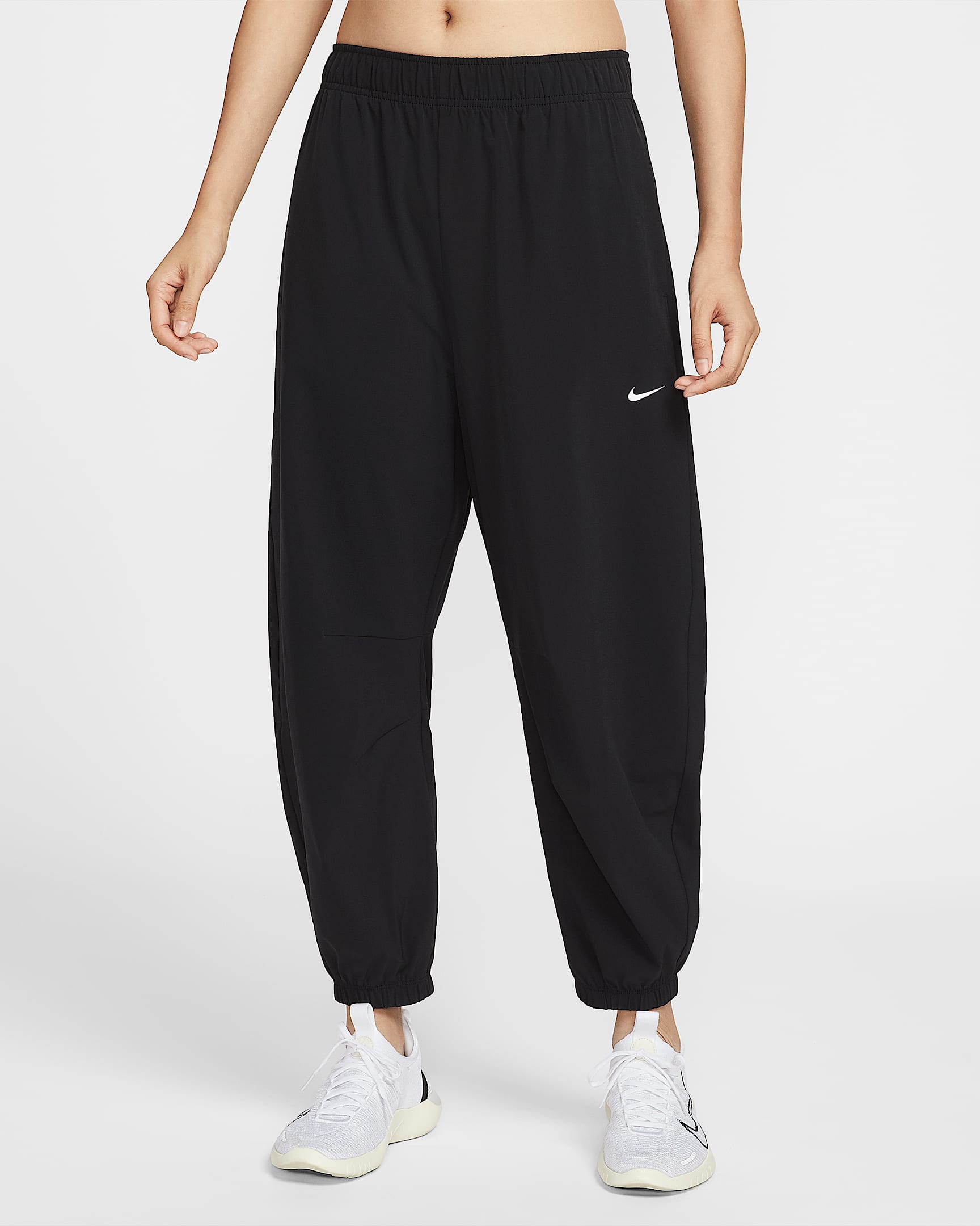 Nike One Repel 女子拒水高腰梭织长裤 - 黑/白色
