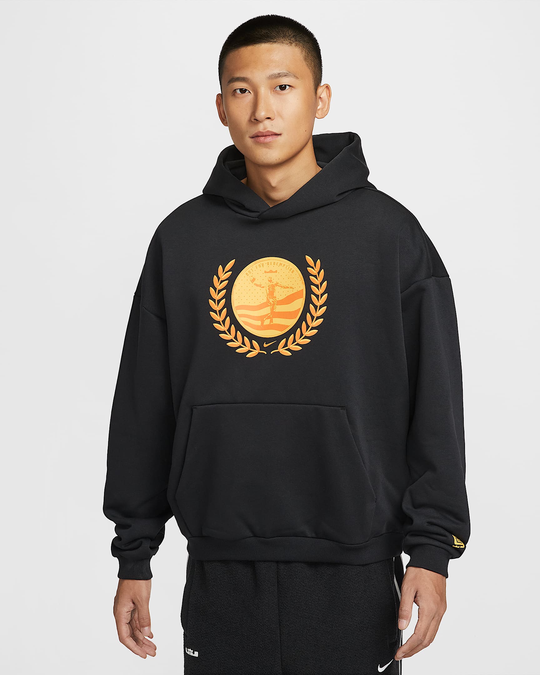 LeBron "Out For Redemption" Therma-FIT 詹姆斯男子加绒篮球套头连帽衫 - 黑