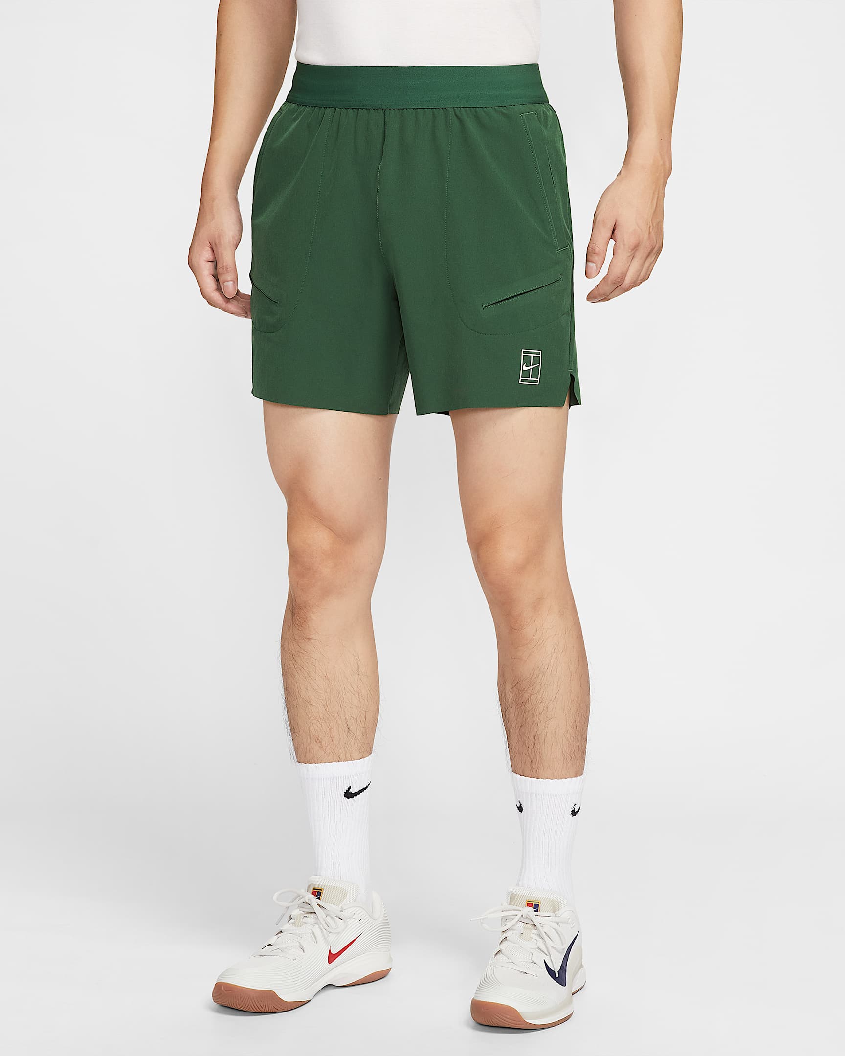 NikeCourt Advantage Dri-FIT 男子速干网球短裤 - 冷杉绿