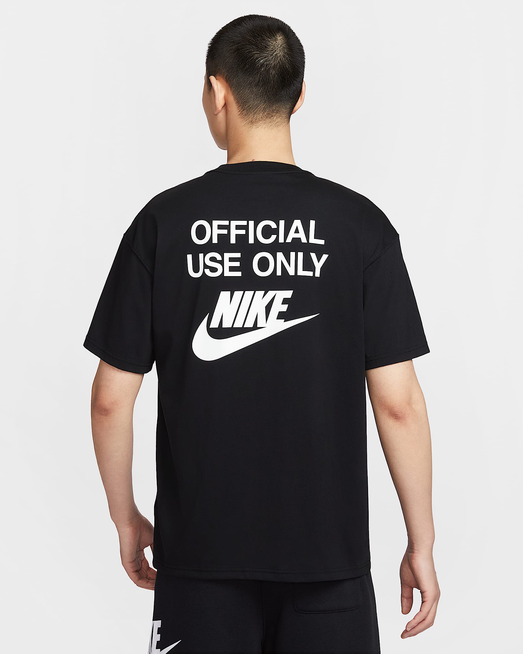 Nike Sportswear 男子T恤 - 黑