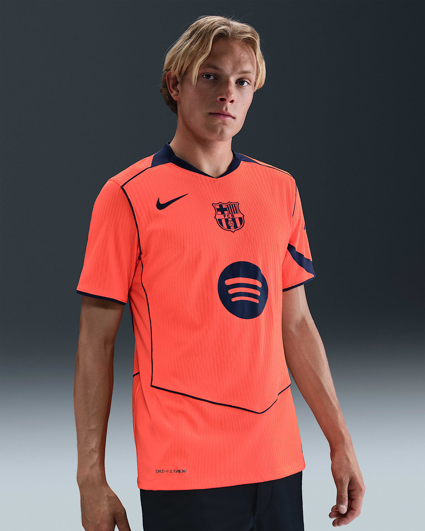 2025/26 赛季巴萨第三球衣球员版 Nike Dri-FIT ADV Total 90 男子速干足球球衣 - 亮橙/深藏青/深藏青