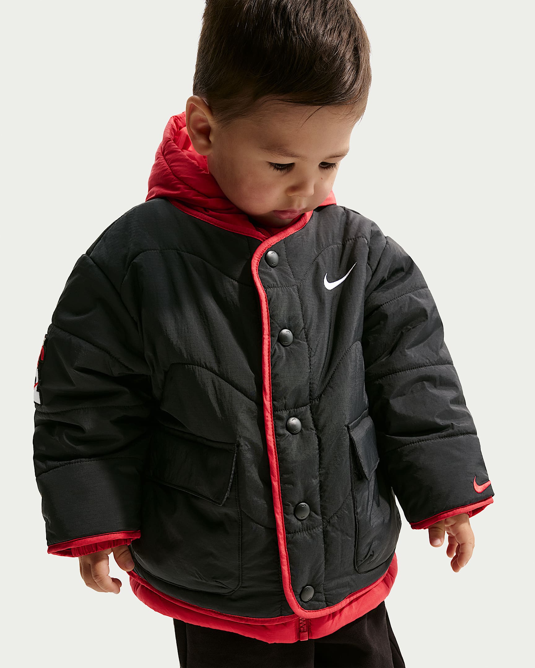 Nike 马年限定脱缰系列新年款婴童保暖夹克 - 黑/红色/白色