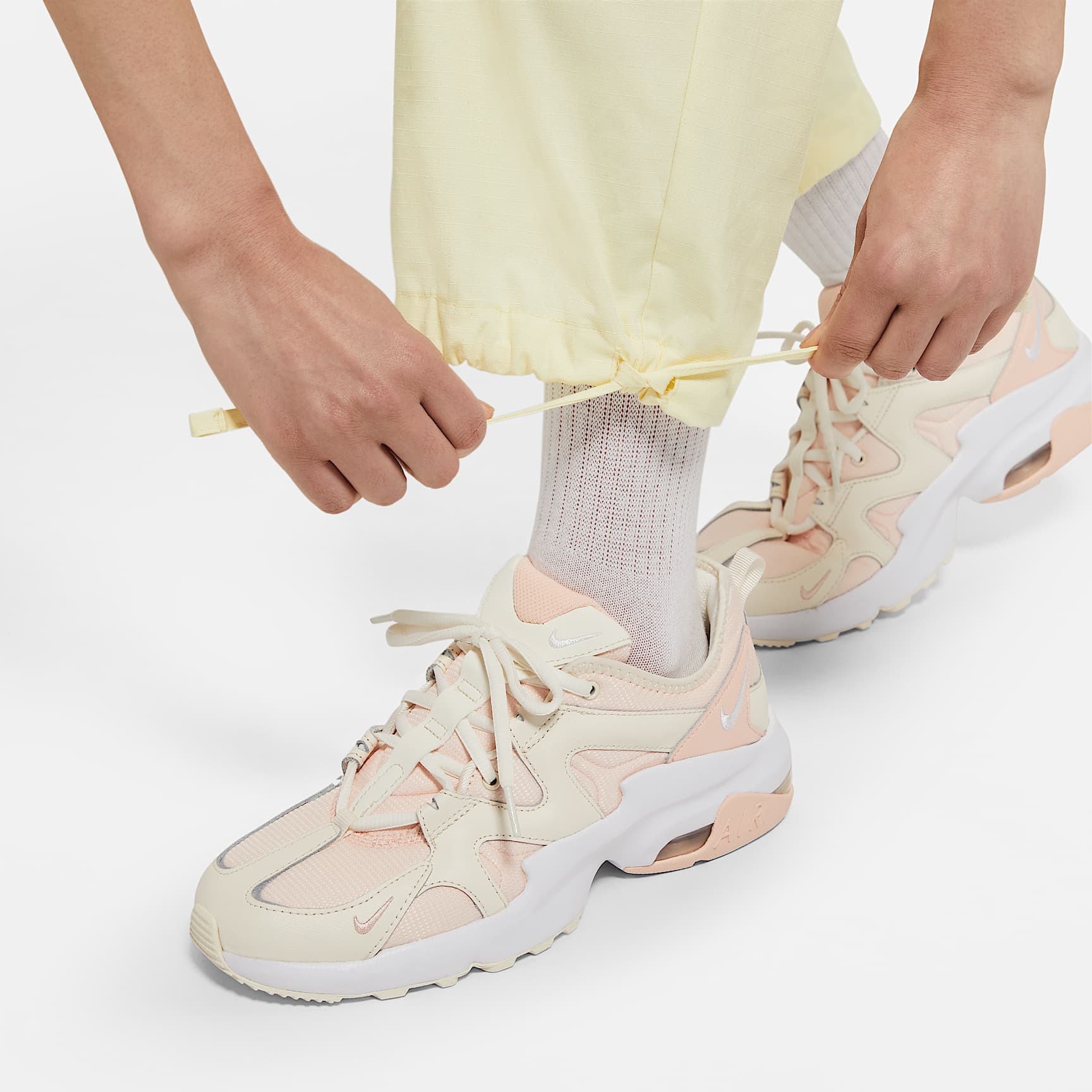 Nike Sportswear Icon Clash 女子长裤 - 椰奶色/白色