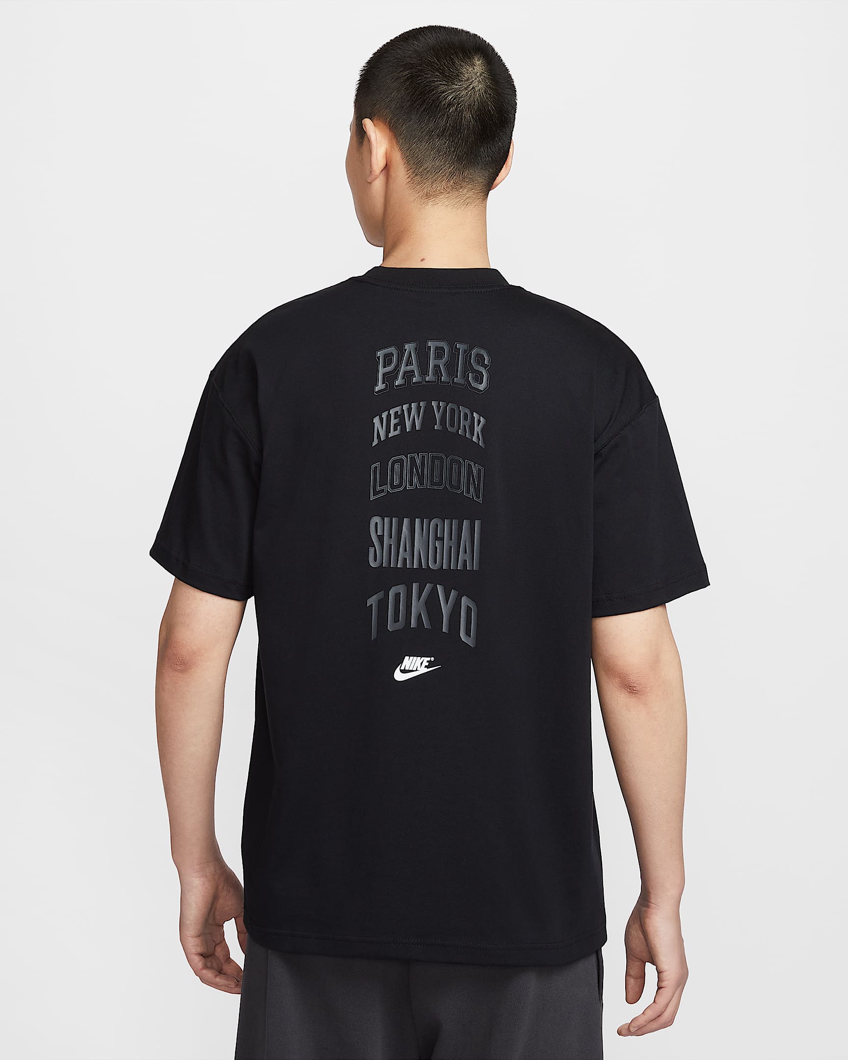 Nike Sportswear 男子T恤 - 黑