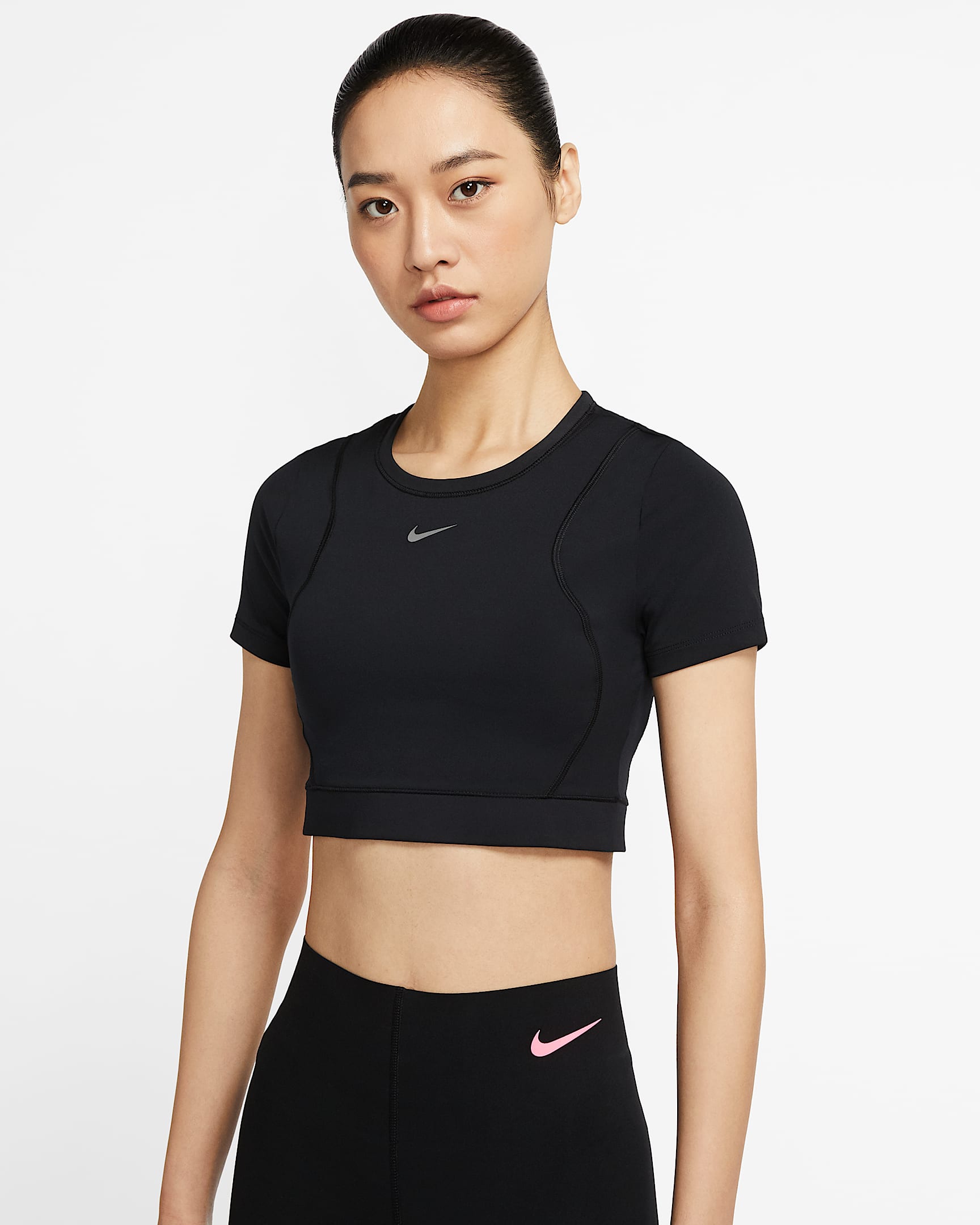 Nike AeroAdapt 女子短款上衣 - 黑/黑/金属银