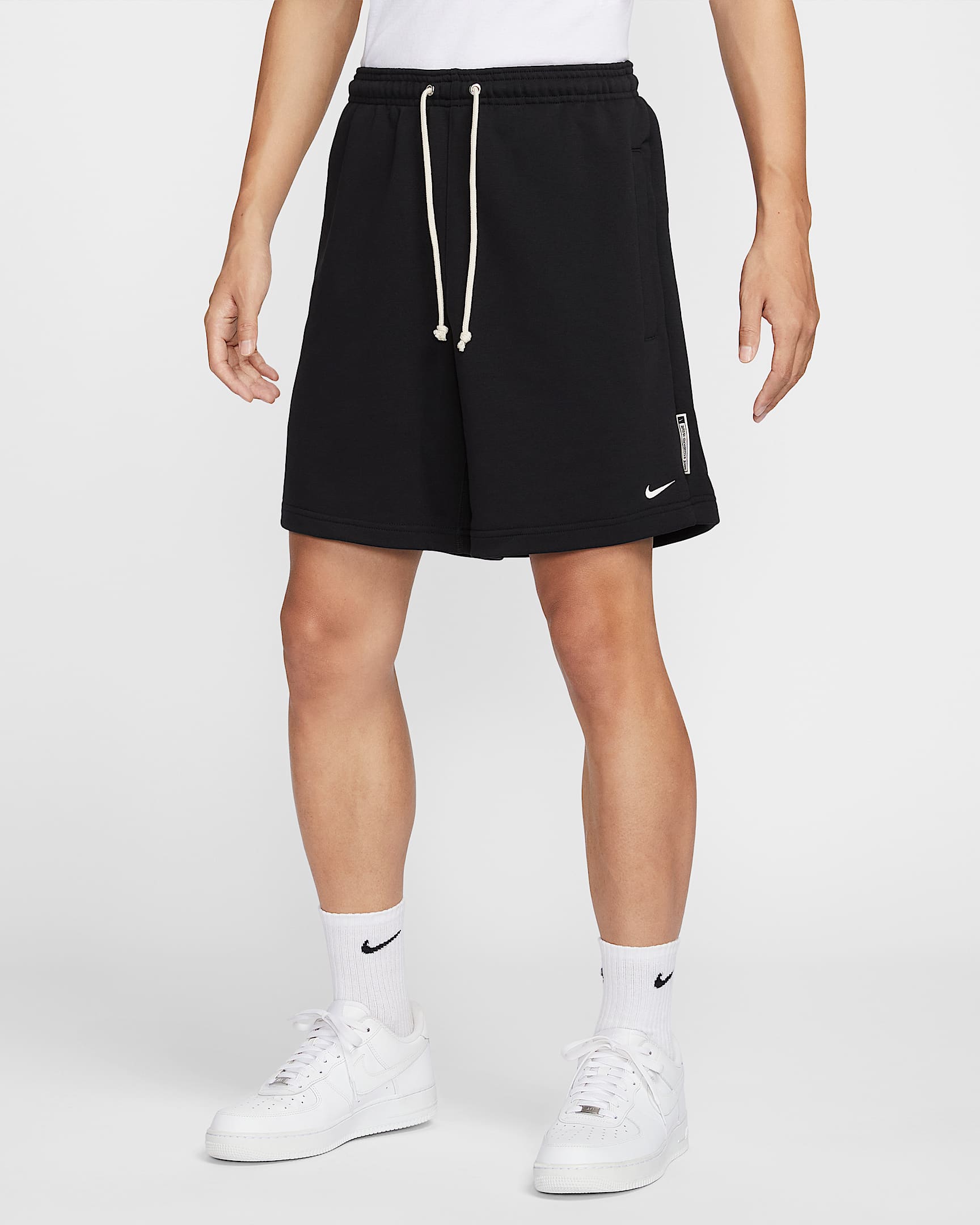 Nike Standard Issue Dri-FIT 男子透气速干针织篮球短裤 - 黑/淡象牙白