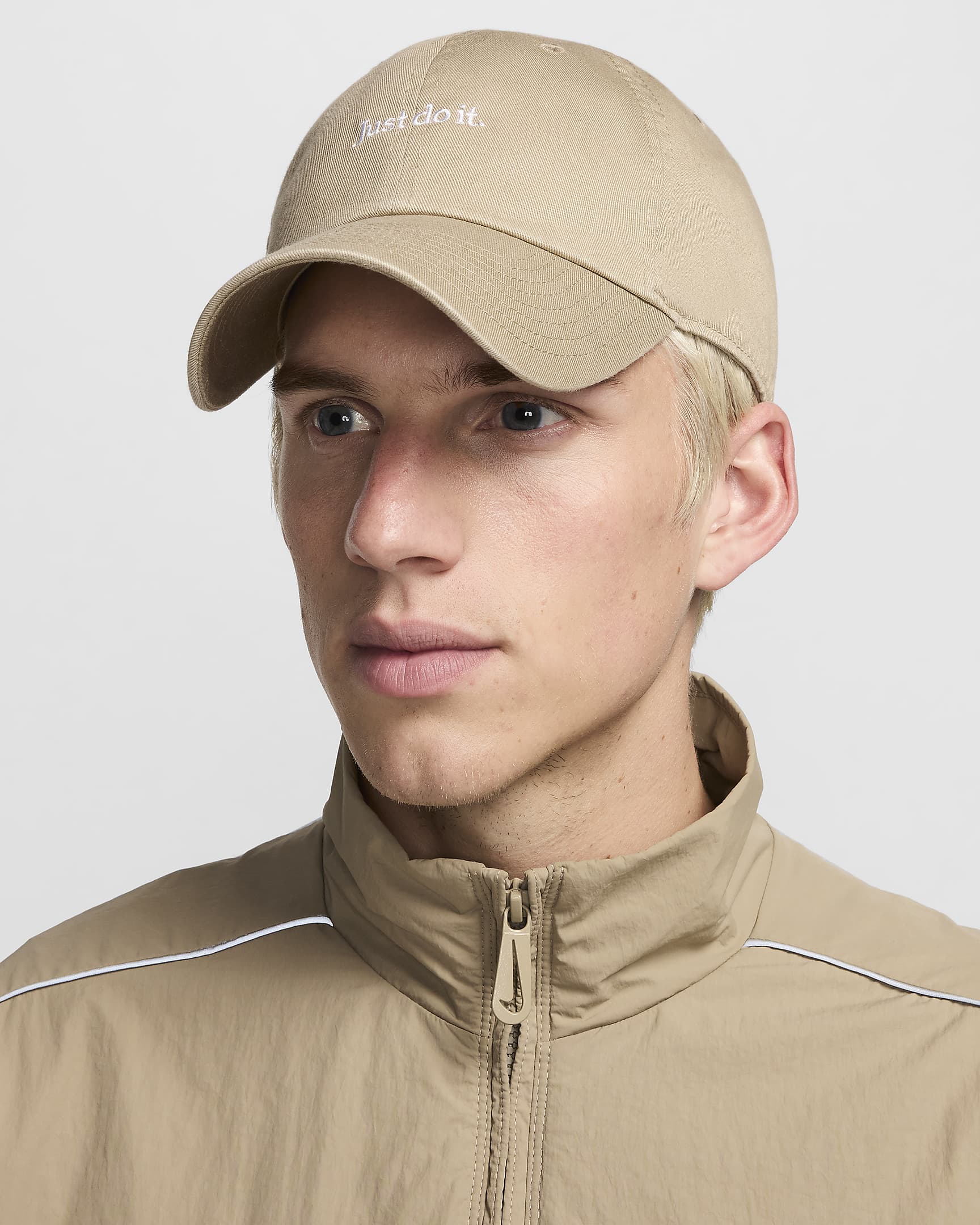 Nike Club JDI 软顶运动帽 - 卡其/白色