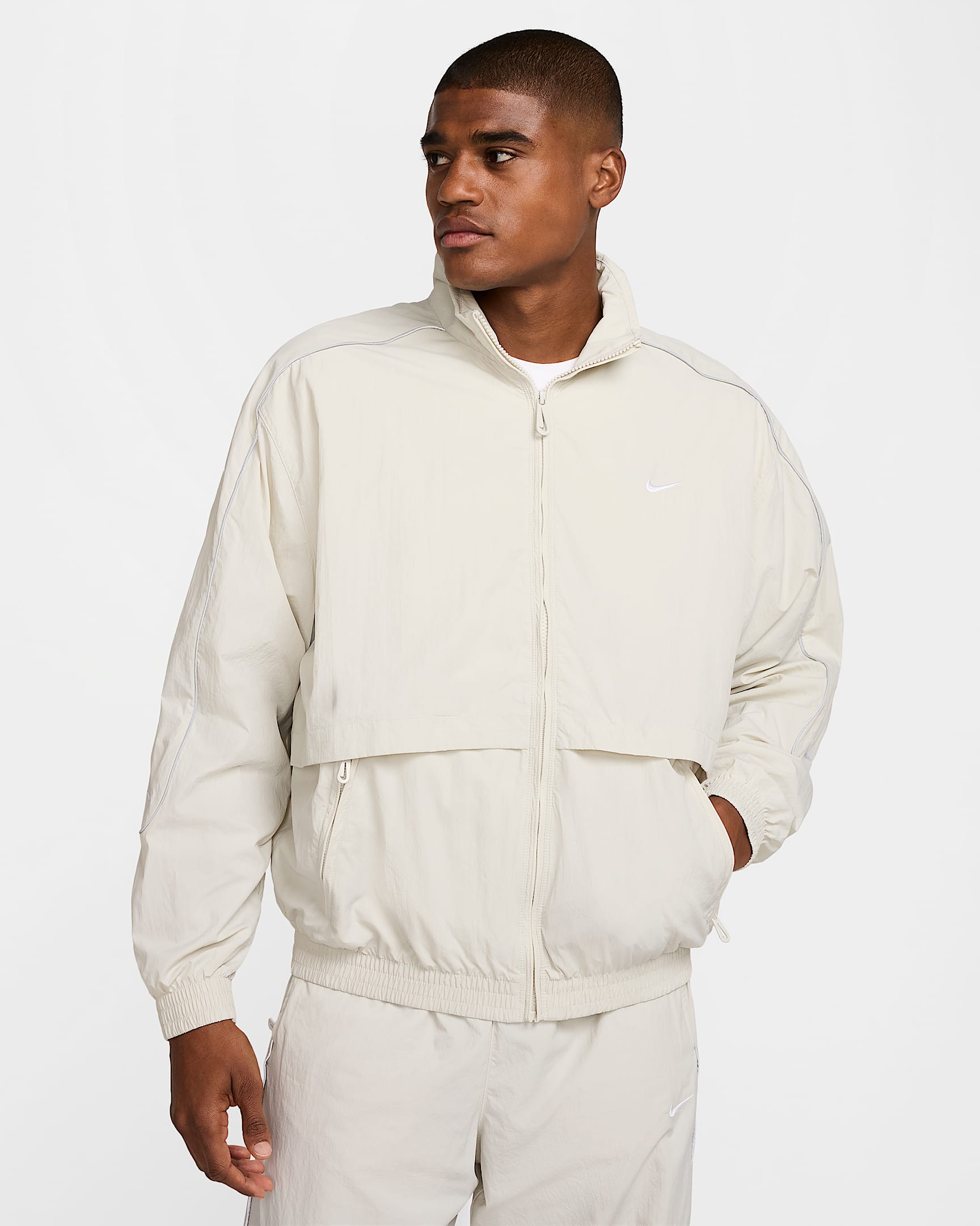 Nike Sportswear Solo Swoosh 男子反光条梭织夹克 - 浅骨色/白色