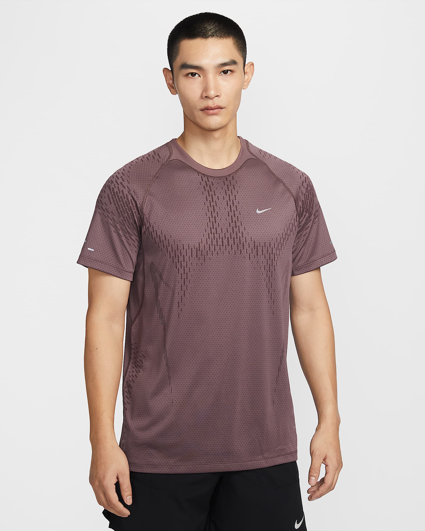 Nike Stride Dri-FIT ADV 男子速干短袖跑步上衣 - 图腾黑紫/鲜亮勃艮第酒红