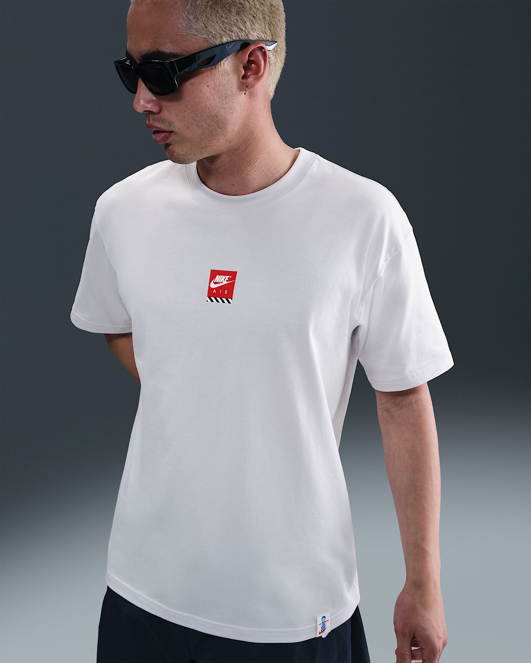 Nike Sportswear 男子T恤 - 苍野灰