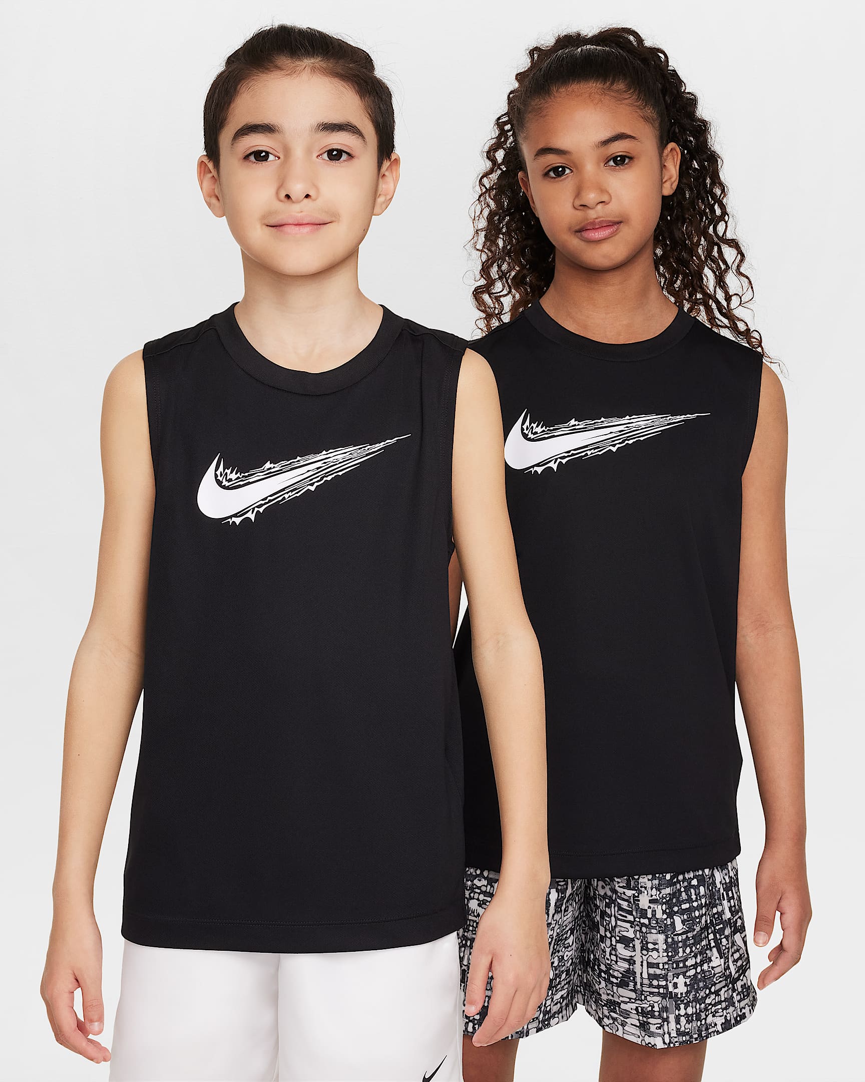 Nike Multi Dri-FIT 大童(男孩)速干无袖T恤 - 黑/白色