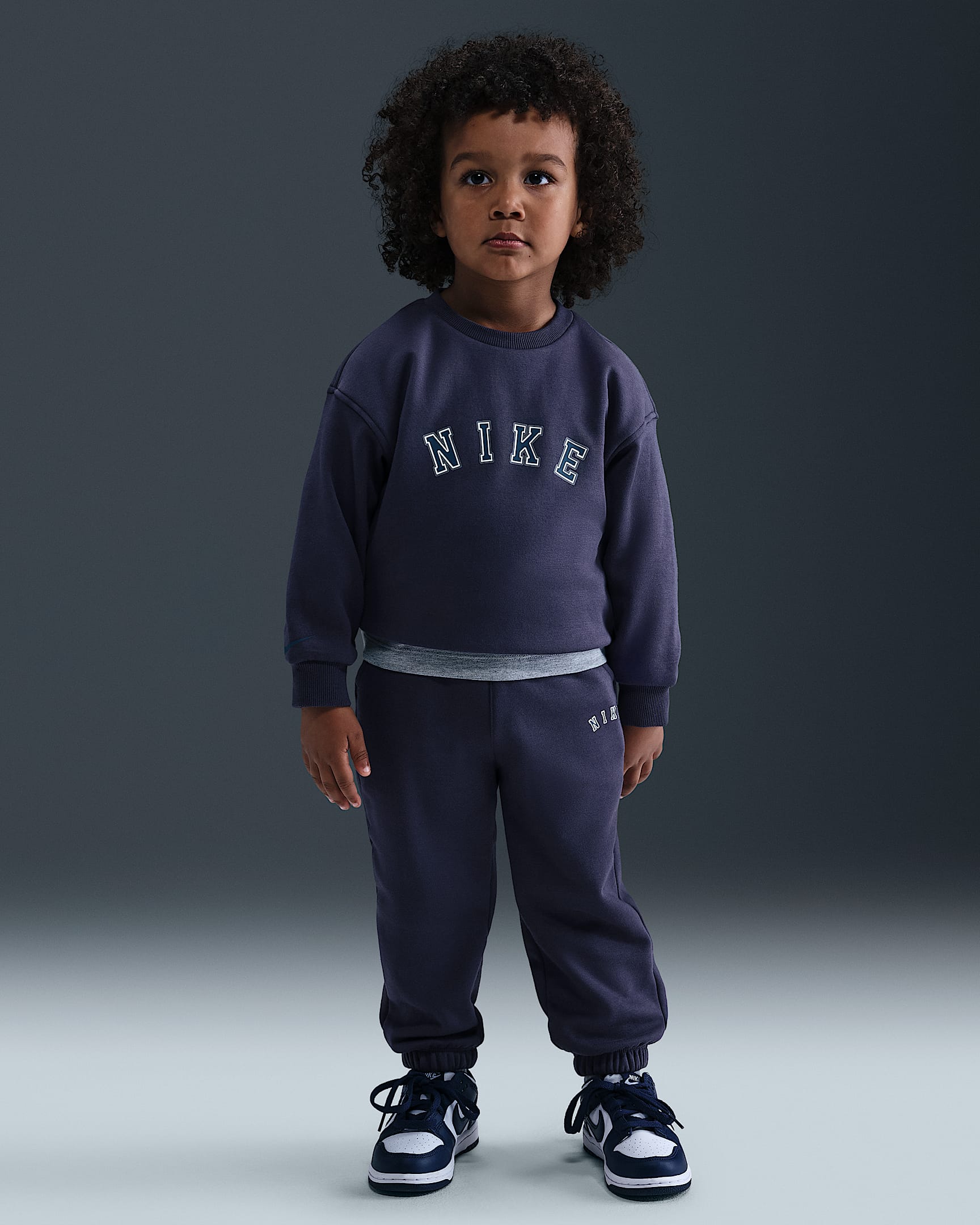 Nike Cozy 婴童加绒圆领上衣和长裤套装 - 乌紫