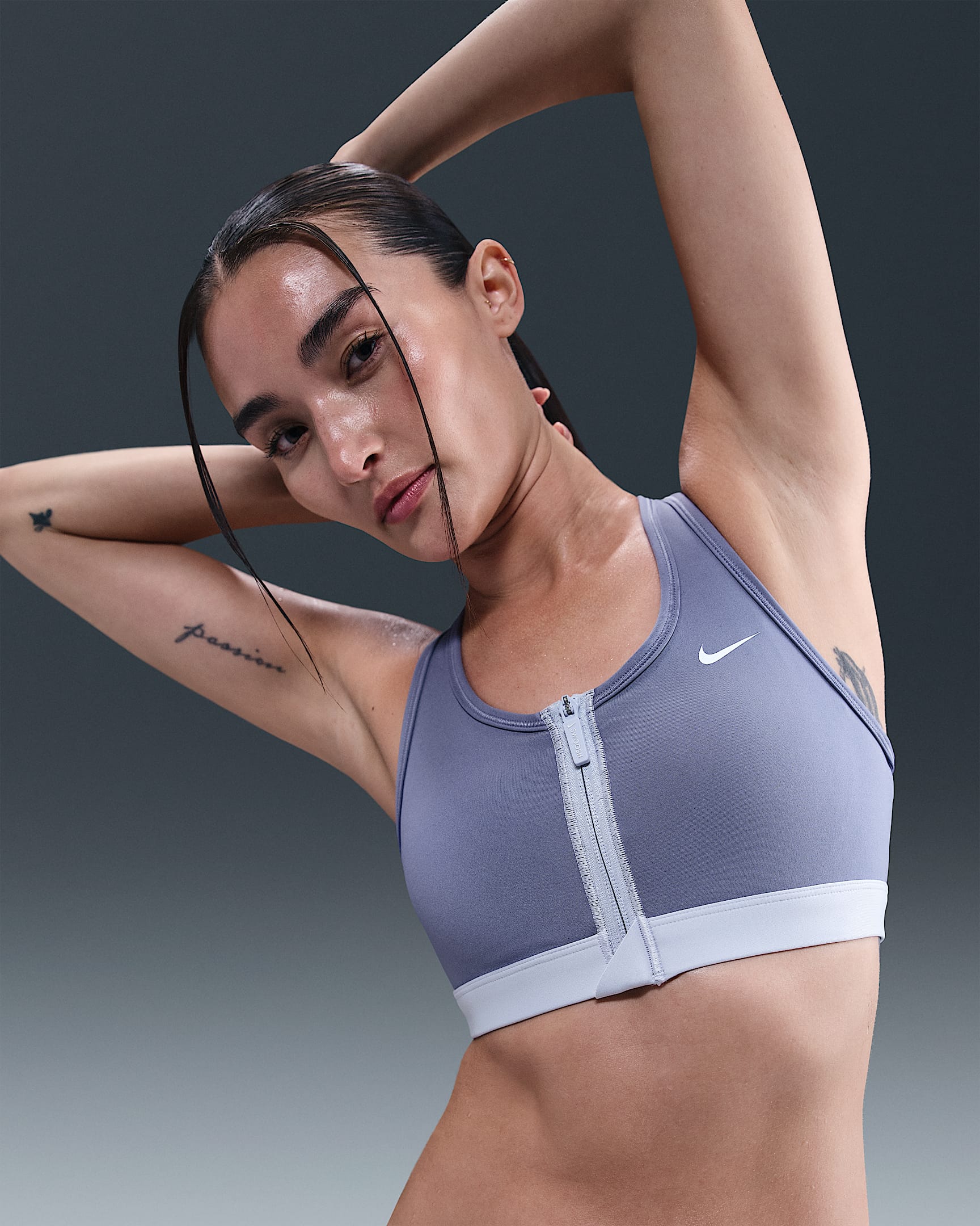 Nike Swoosh 女子中强度支撑透气速干衬垫前拉链易穿脱运动内衣 - 世界靛青/幻影/白色