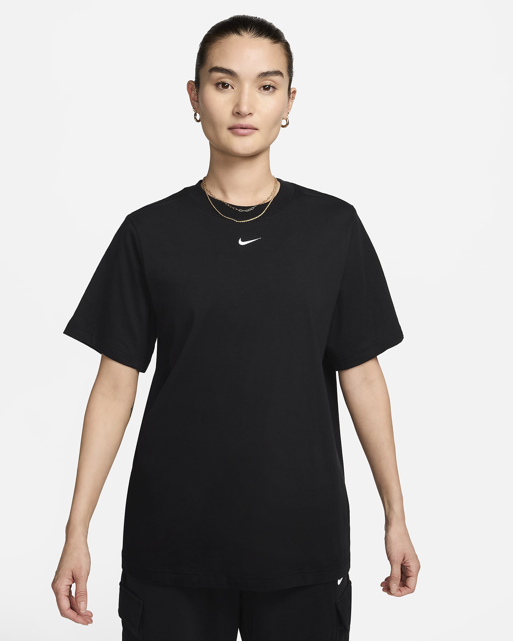 Nike Sportswear 女子百搭小勾T恤 - 黑/白色