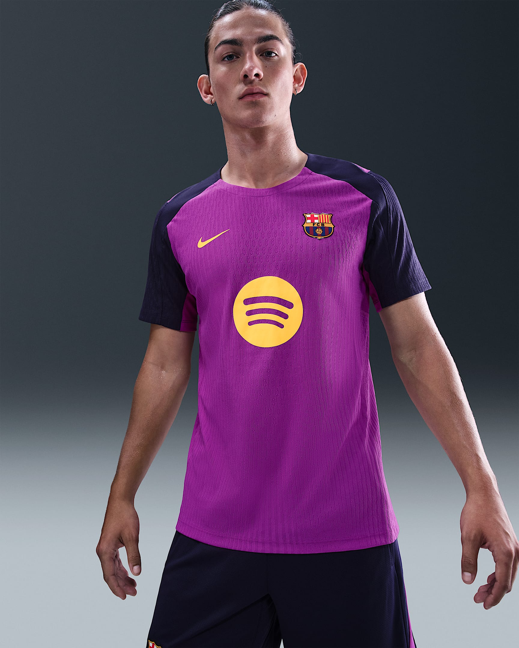 巴萨（巴塞罗那足球俱乐部） Strike Elite Nike Dri-FIT ADV 男子速干足球短袖上衣 - 明亮紫/帝王紫/中西金