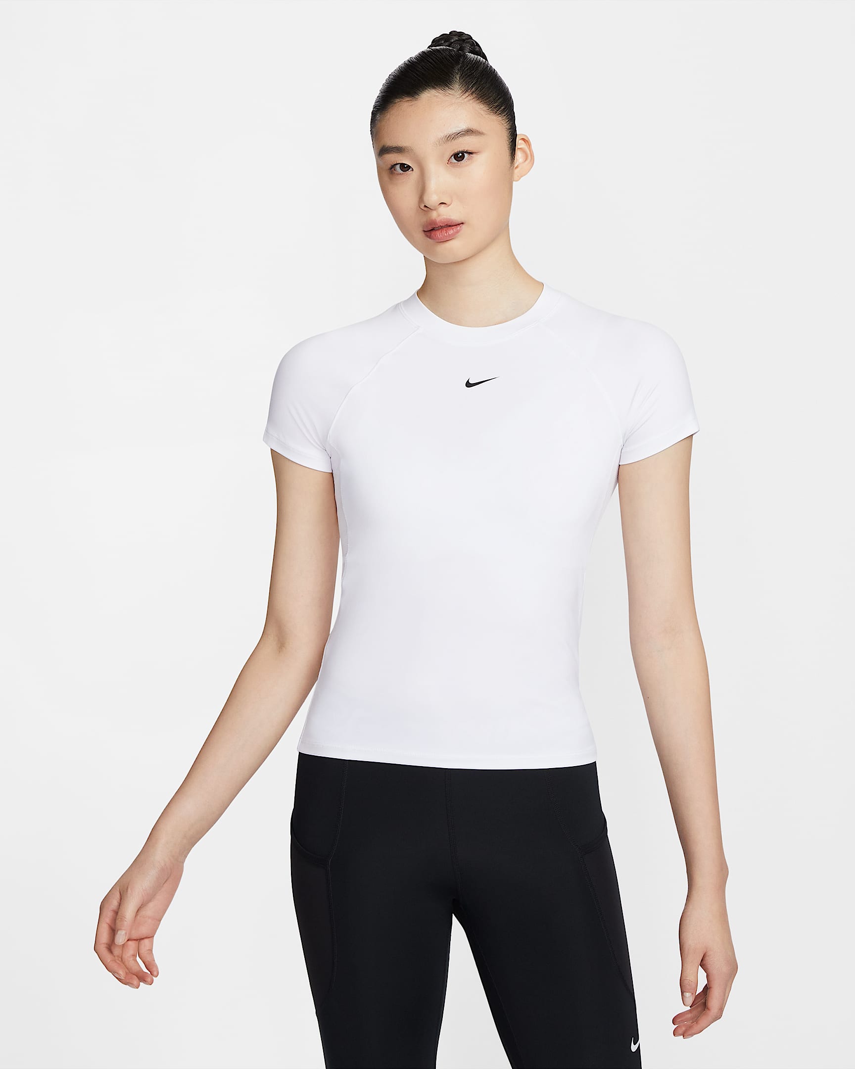 Nike Pro Dri-FIT 女子速干紧身短袖训练上衣 - 白色/黑
