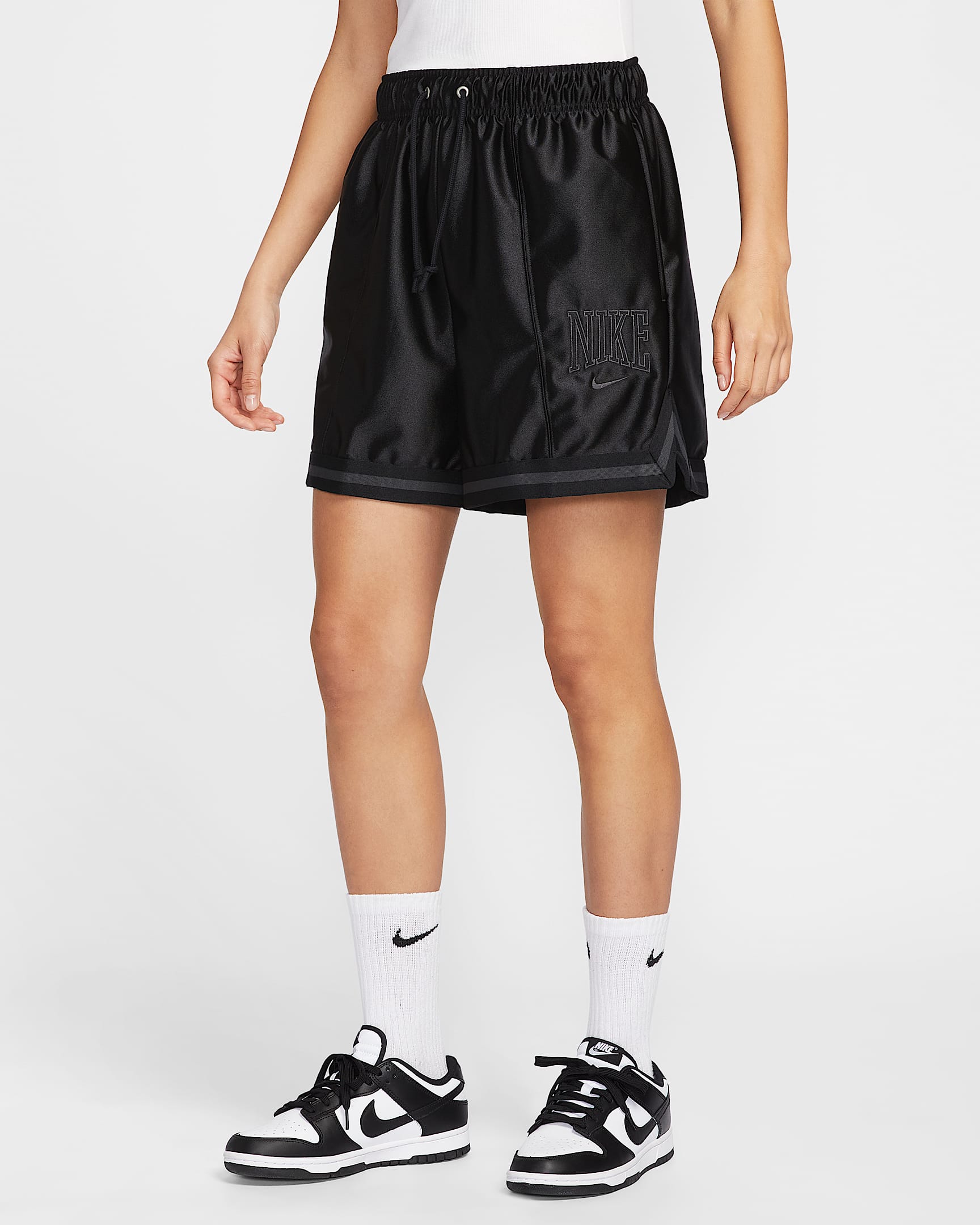 Nike Sportswear 女子宽松中腰图案短裤 - 黑/煤黑/煤黑