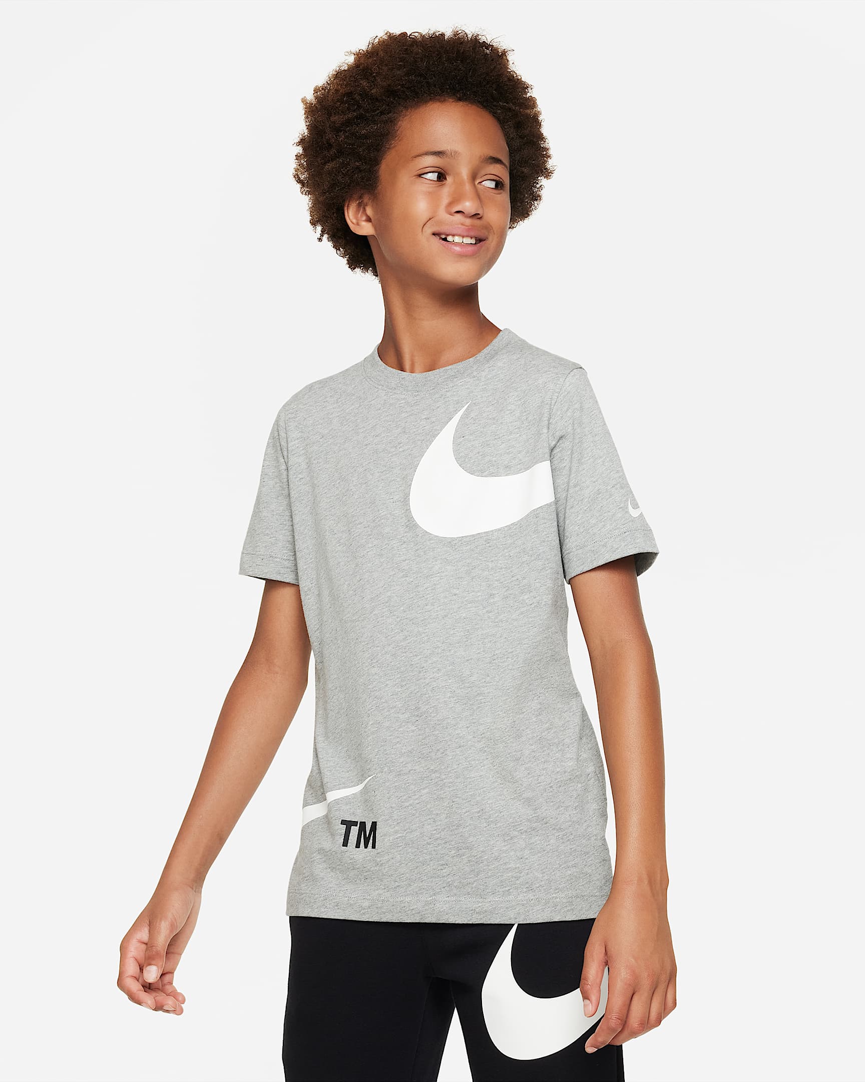 Nike Sportswear 大童(男孩)T恤 - 调色暗灰