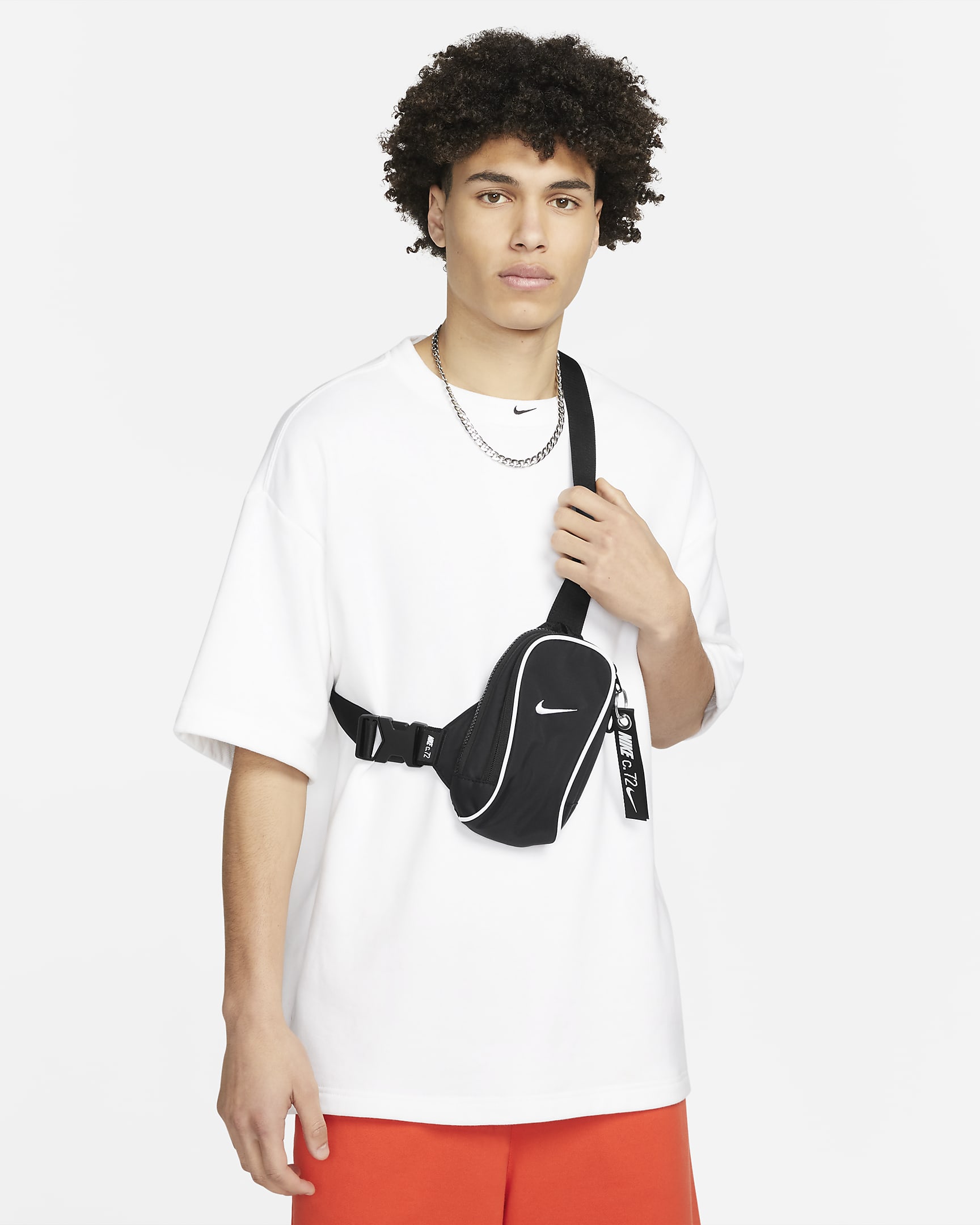 Nike Basketball Essentials 胸包 - 黑/黑/白色