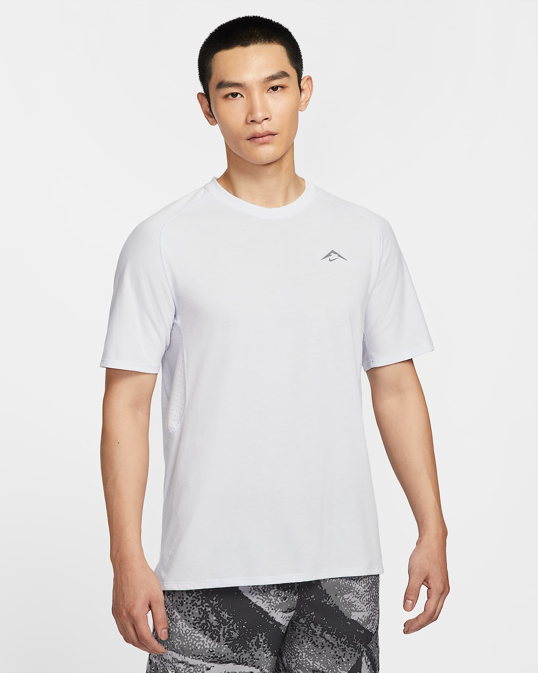 Nike Solar Chase Dri-FIT ADV 男子速干短袖跑步上衣 - 足球灰/黑