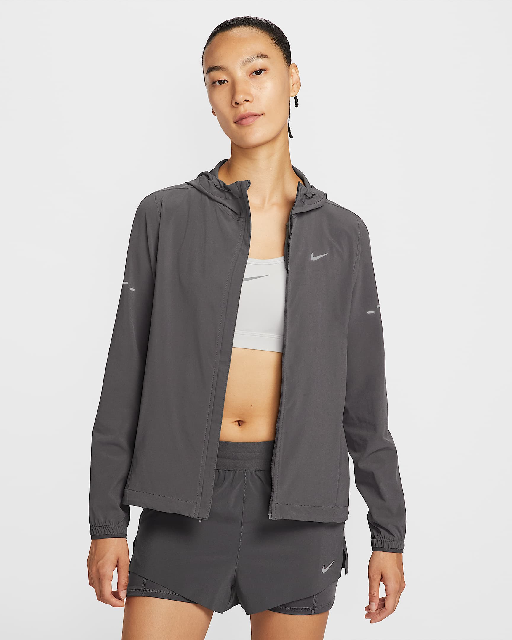 Nike Swift Repel 女子拒水可收纳跑步夹克防晒衣 - 闪电灰