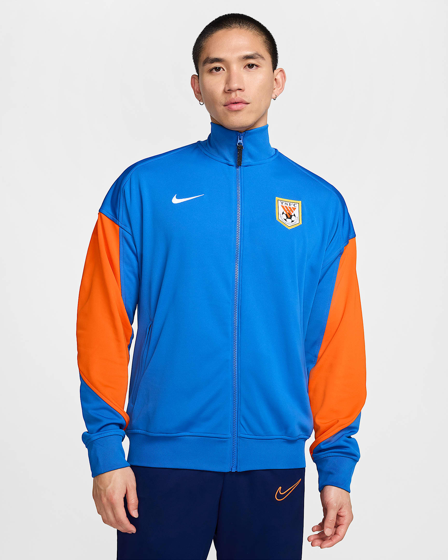 2025 赛季山东泰山 Academy Pro Nike Dri-FIT Anthem 男子速干加绒足球夹克 - 灯草蓝/安全橙/白色