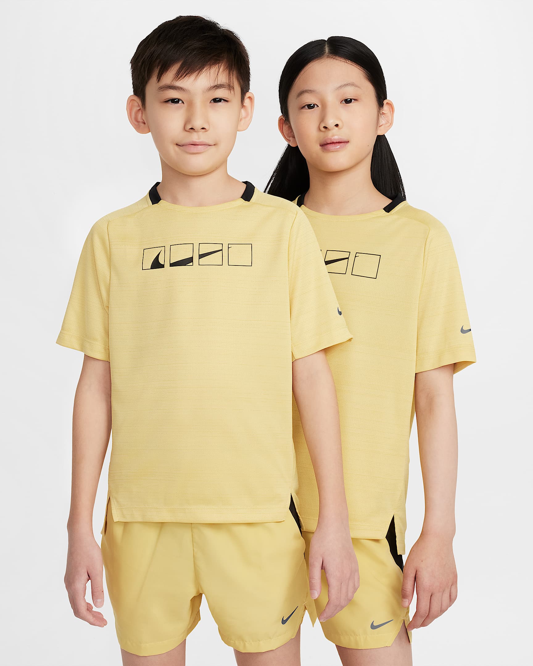 Nike Multi Dri-FIT 大童(男孩)速干短袖上衣 - 土星金/黑
