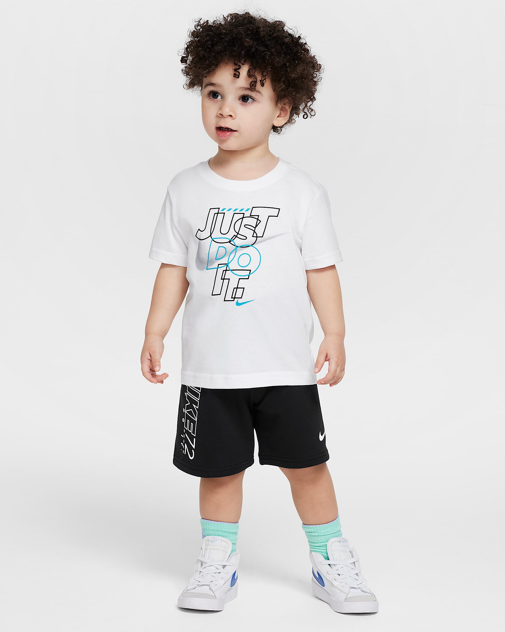 Nike Rhythm 婴童T恤和法式毛圈短裤套装 - 黑