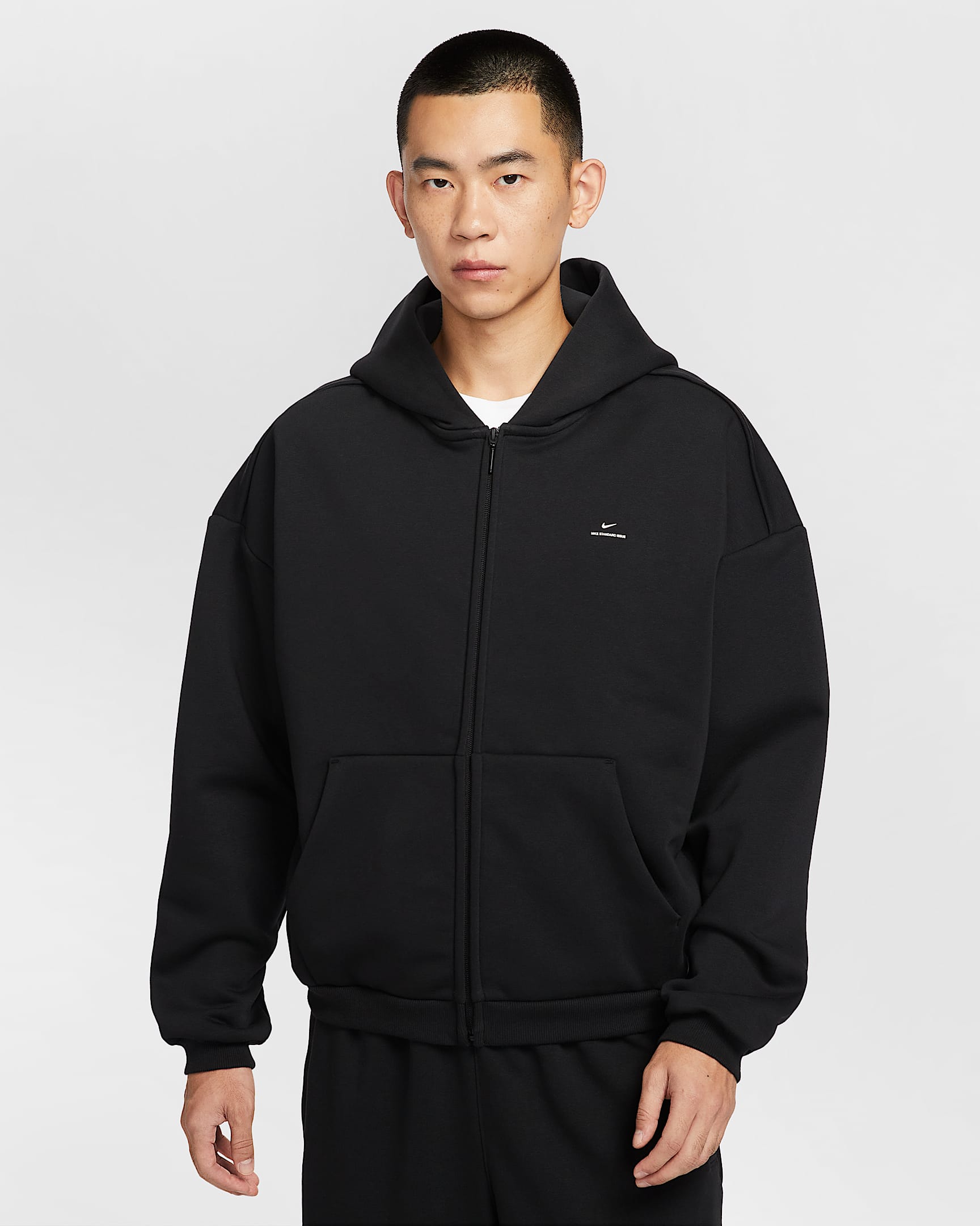 Nike Standard Issue Therma-FIT 男子全长拉链开襟加绒篮球连帽衫 - 黑/淡象牙白