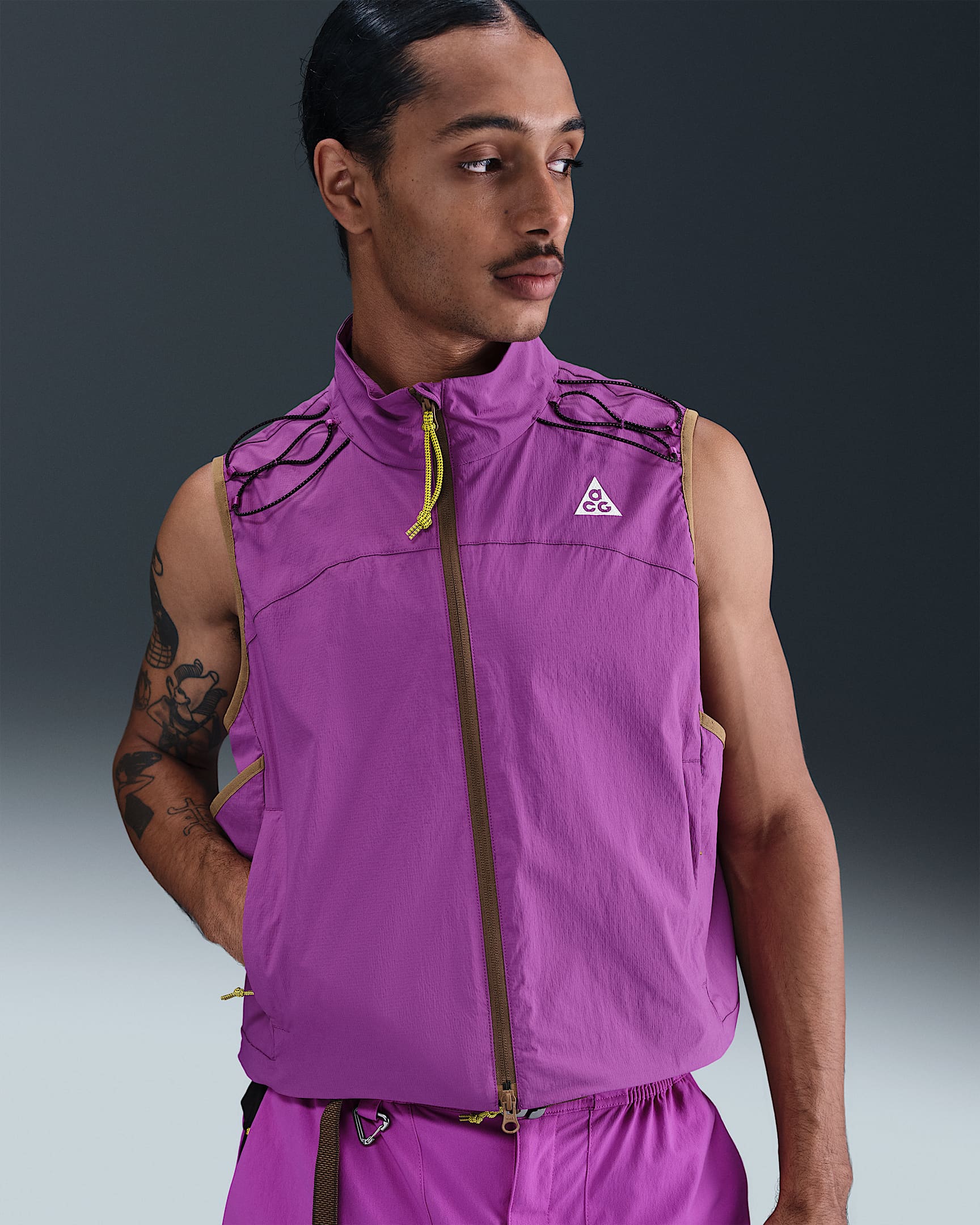 Nike ACG "Death Bloom" 男子马甲 - 浆果红/苔木棕色/黑/山峰白