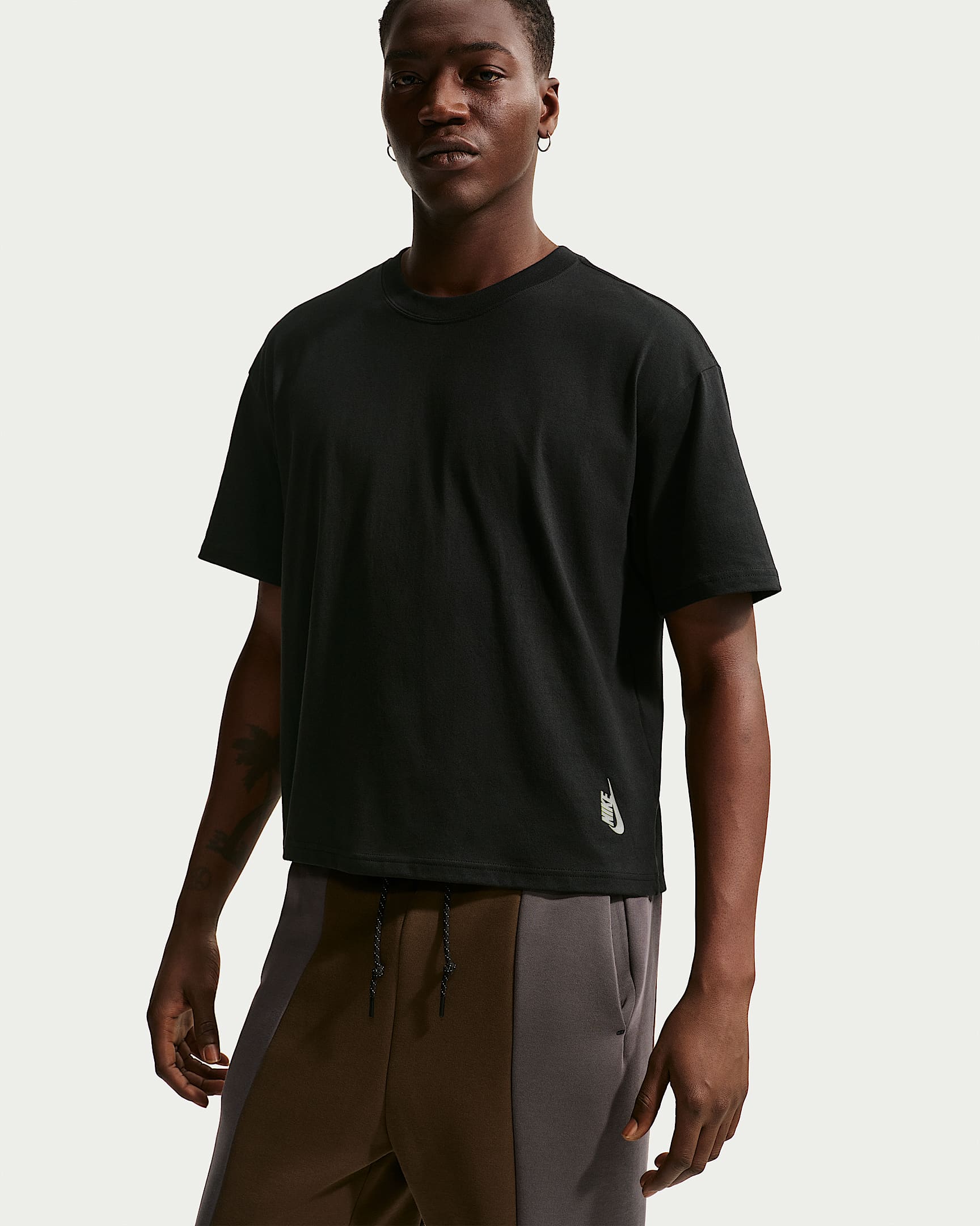Nike Sportswear 男子短袖T恤 - 黑