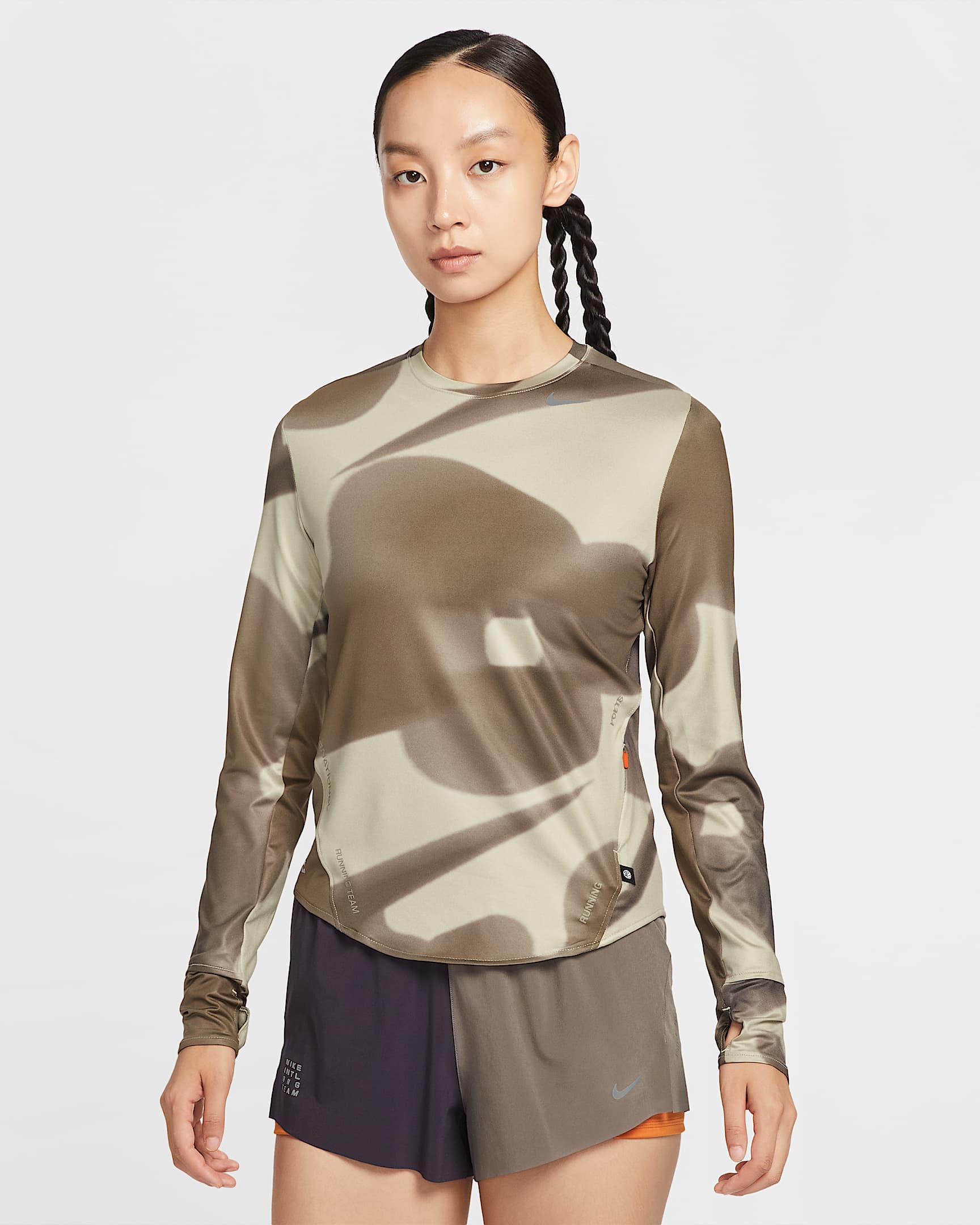 Nike Swift Dri-FIT 女子速干长袖圆领跑步上衣 - 沙漠卡其