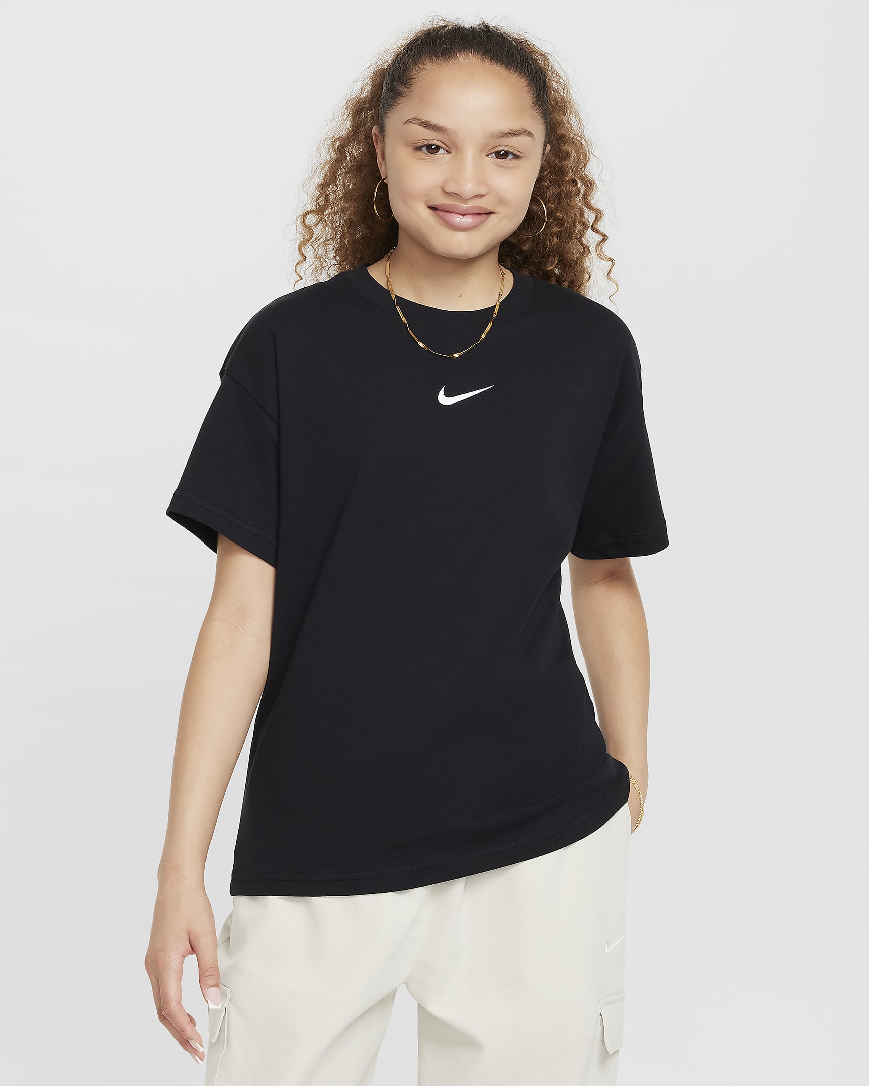 Nike Sportswear Essential 大童(女孩)T恤 - 黑