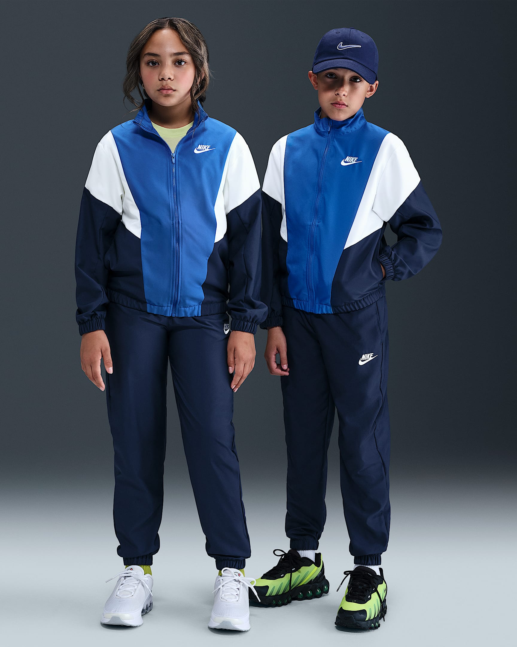 Nike Sportswear 大童梭织夹克和长裤运动套装 - 深藏青/游戏宝蓝/白色/白色