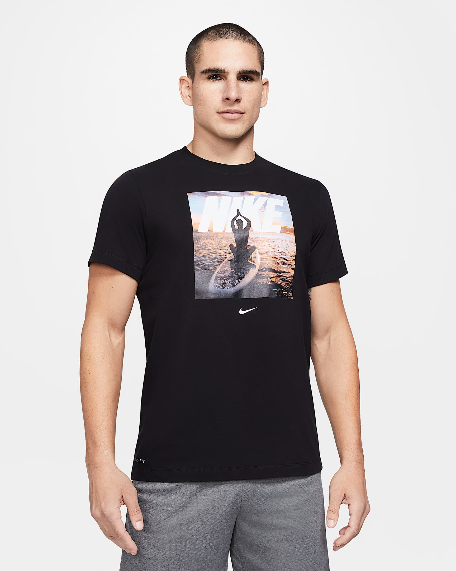 Nike Dri-FIT 男子训练T恤 - 黑