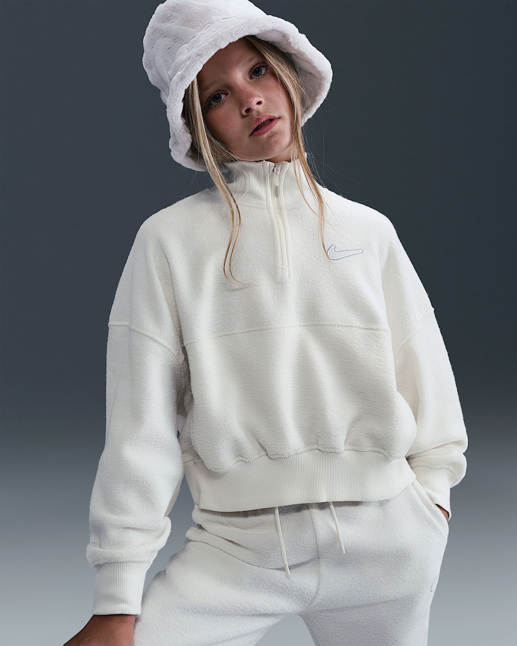 Nike Sportswear 大童（女孩）长袖加绒上衣 - 珍珠灰/白色